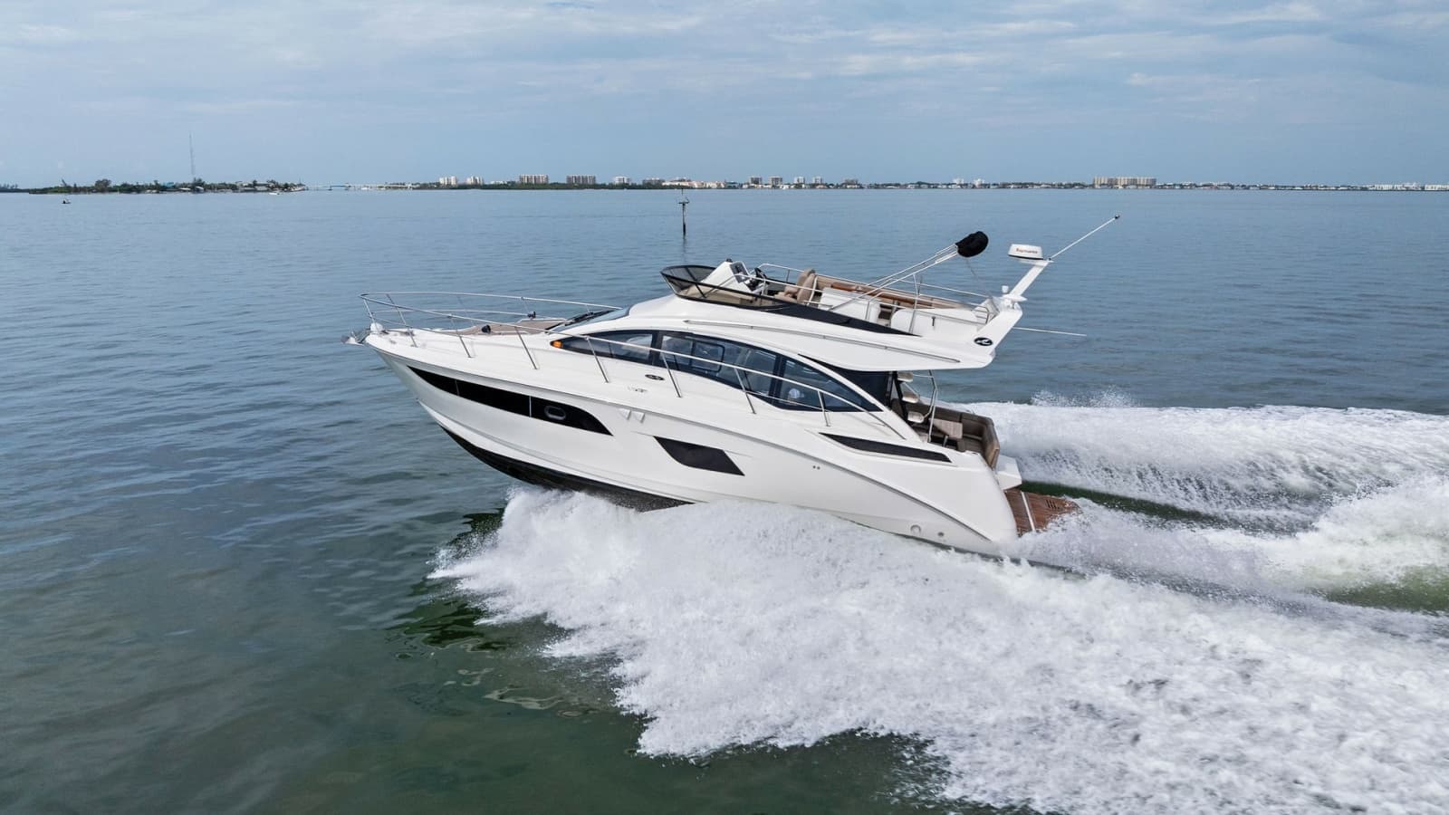 Dynamic Side View at Sea