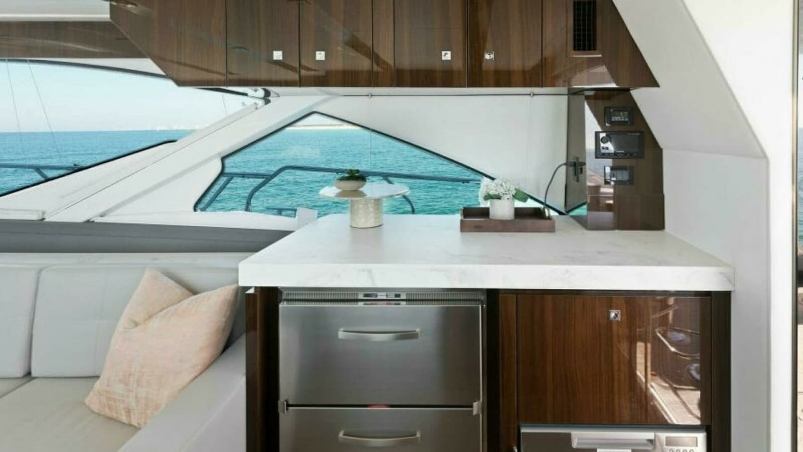 2023 Cruisers Yachts 60 Cantius Fly- Galley
