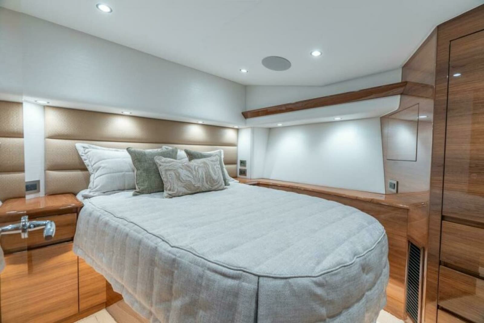 Viking 54 Convertible - Master Stateroom