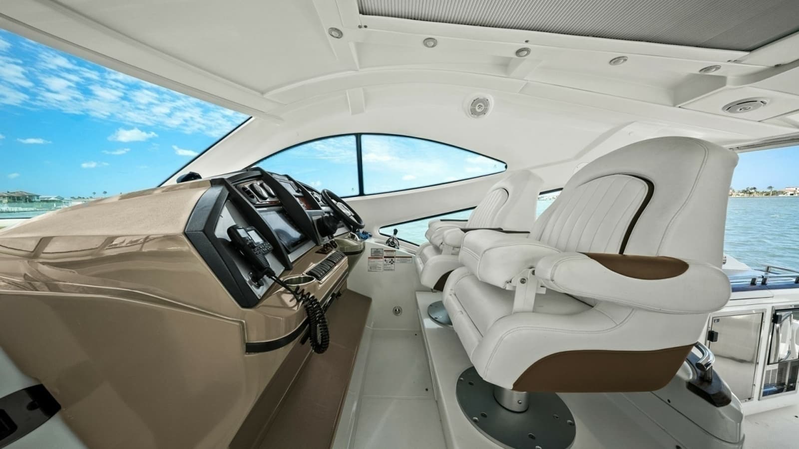 2012 Cruiser Yachts 54 Cantius - Helm