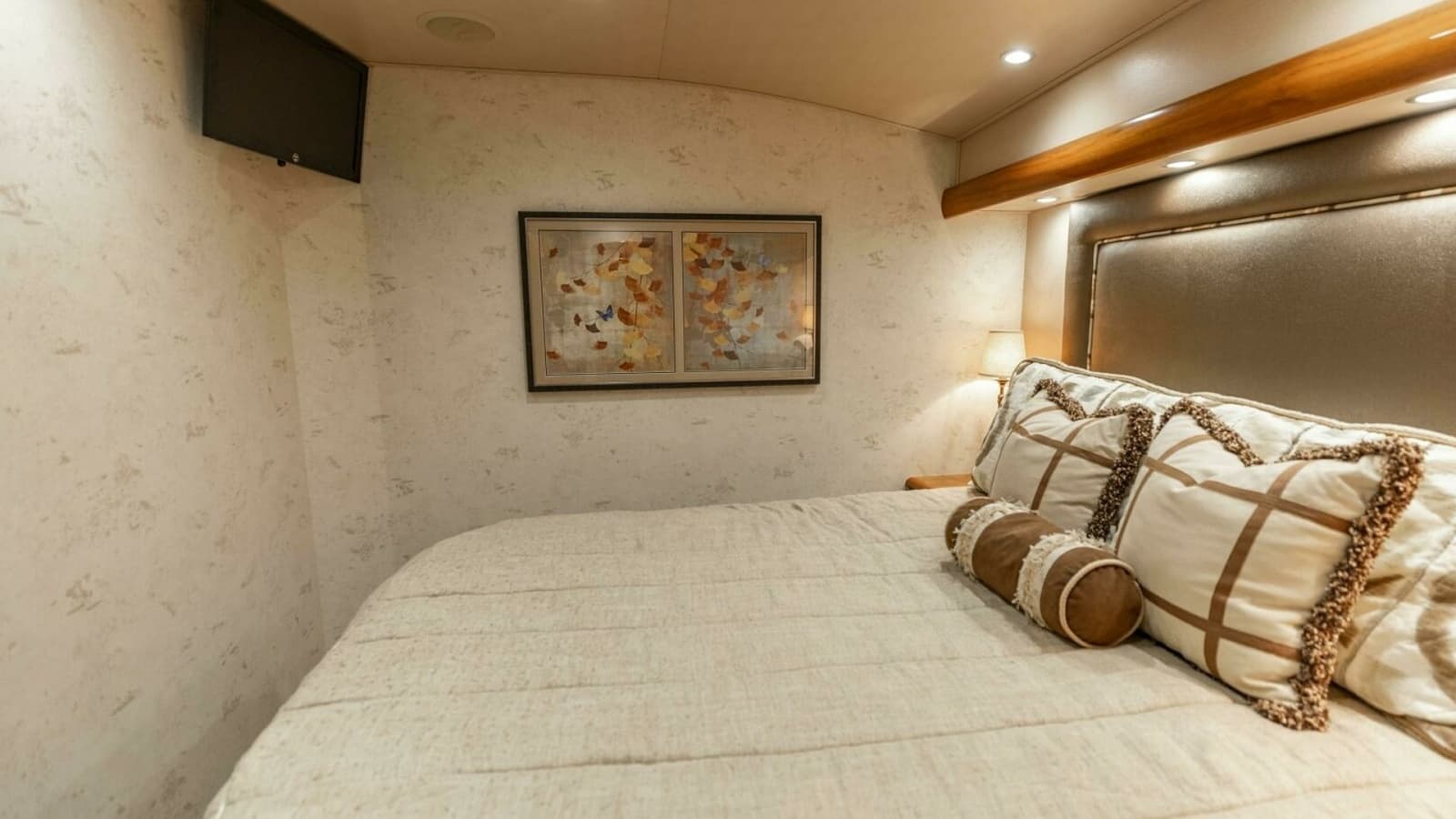 2013 Viking 76 Convertible- REEL FIRE- Port VIP Stateroom