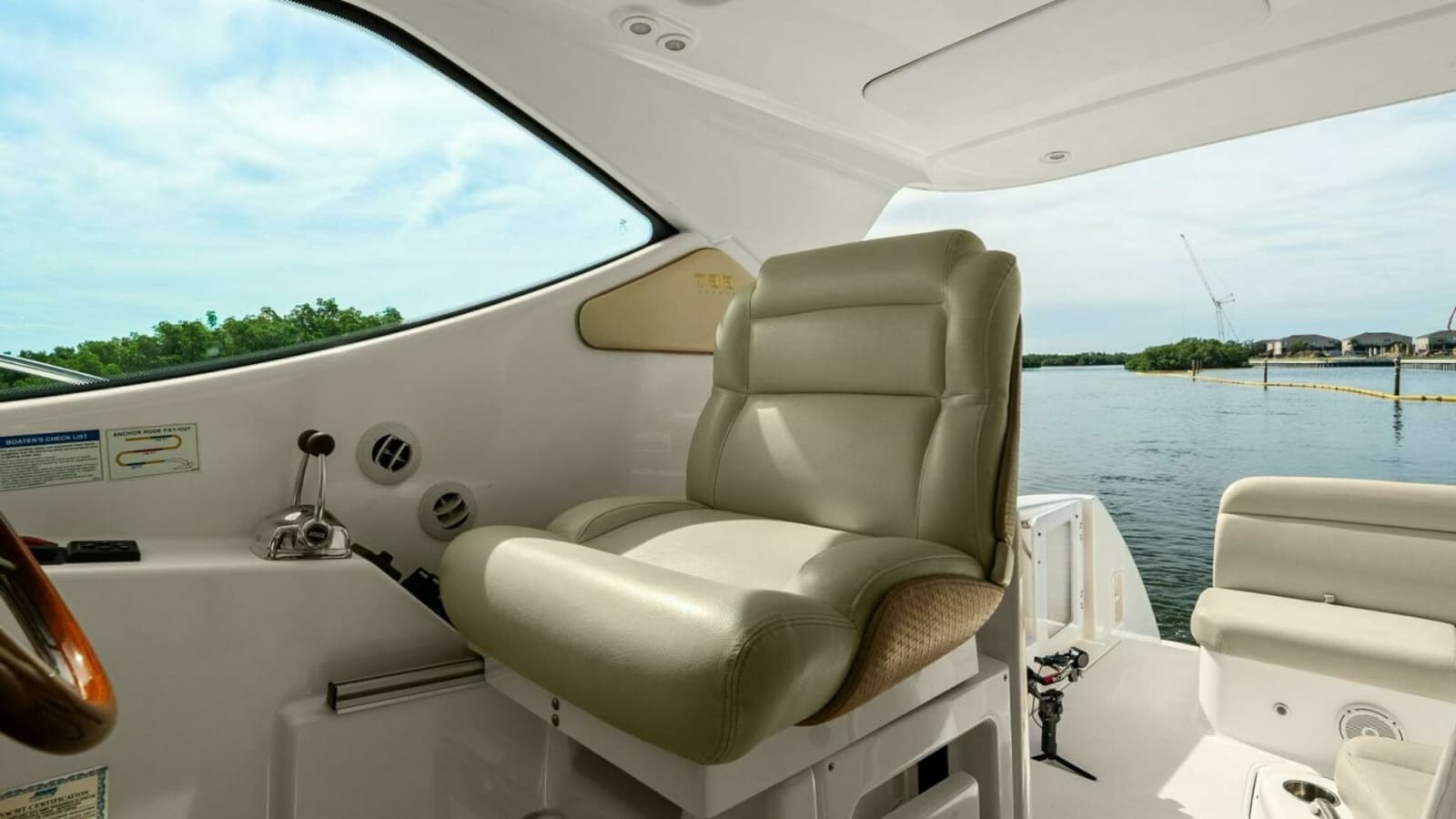 2008 Tiara Yachts 3500 Sovran "Fridge Benefit"