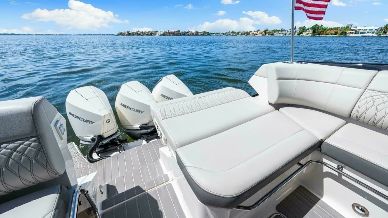 2022 Sea Ray 370 OB