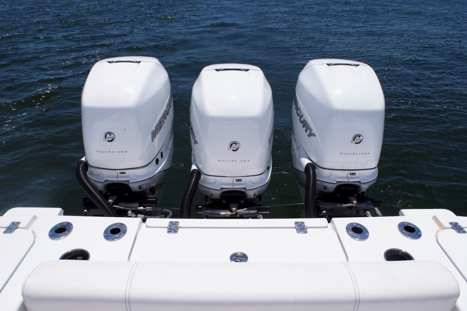 2022 Sportsman Open 352 - Cockpit