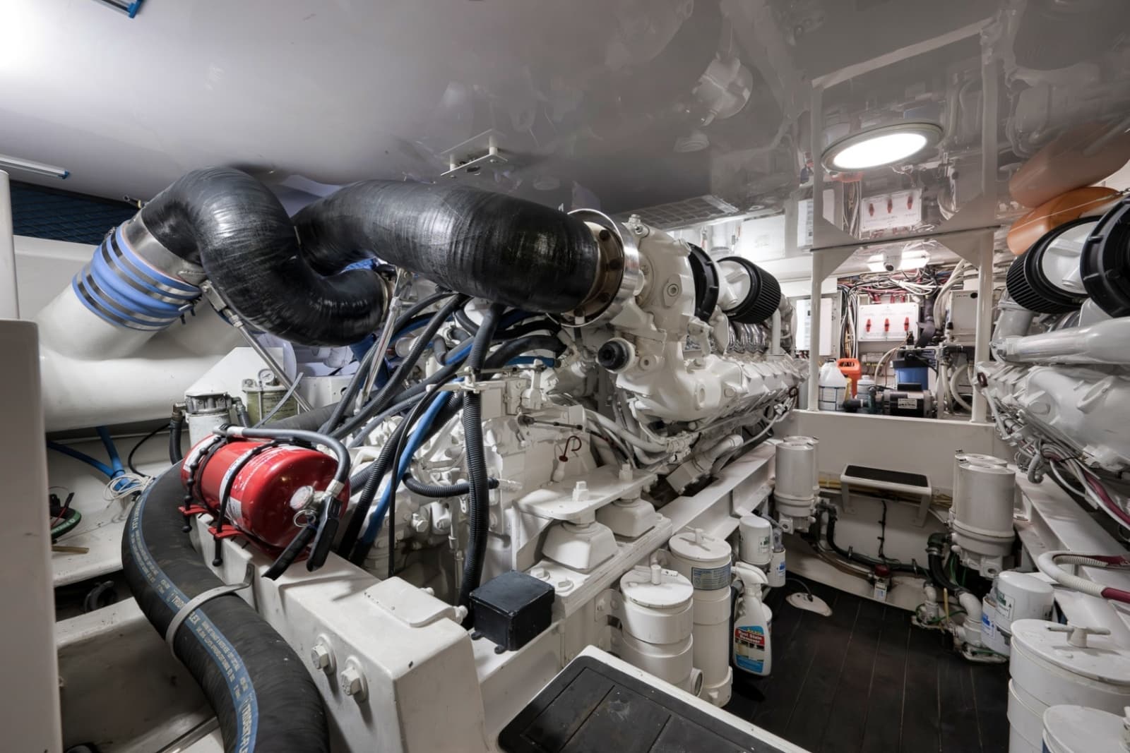 Viking 52 - THE HURRICANE - Engine Room