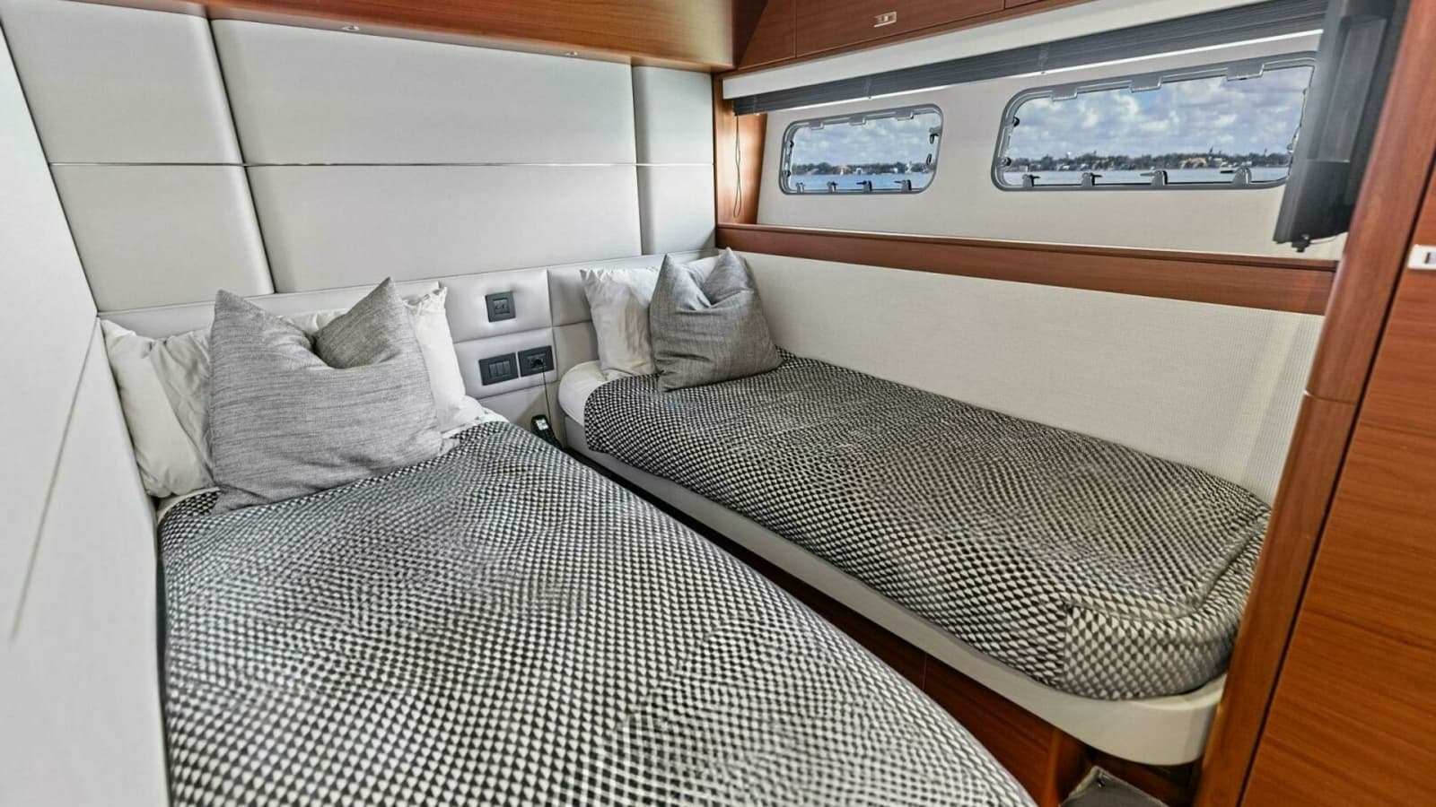 2018 Princess Y75 Motor Yacht