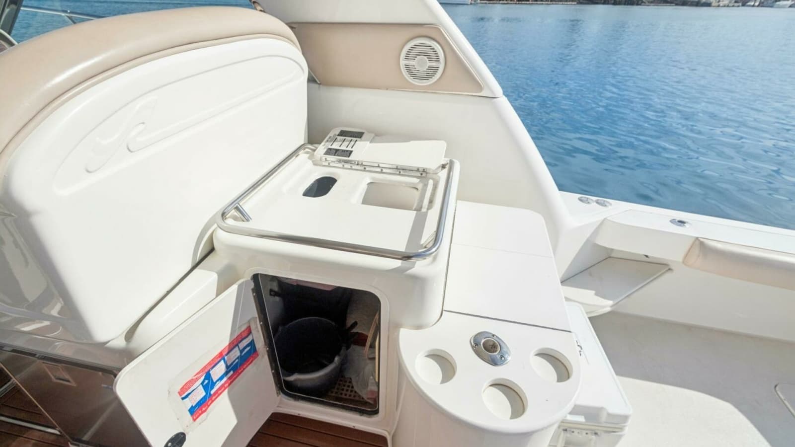 2000 Sea Ray 370 Express Cruiser "Sandie Lee" - Cockpit Wet Bar Area