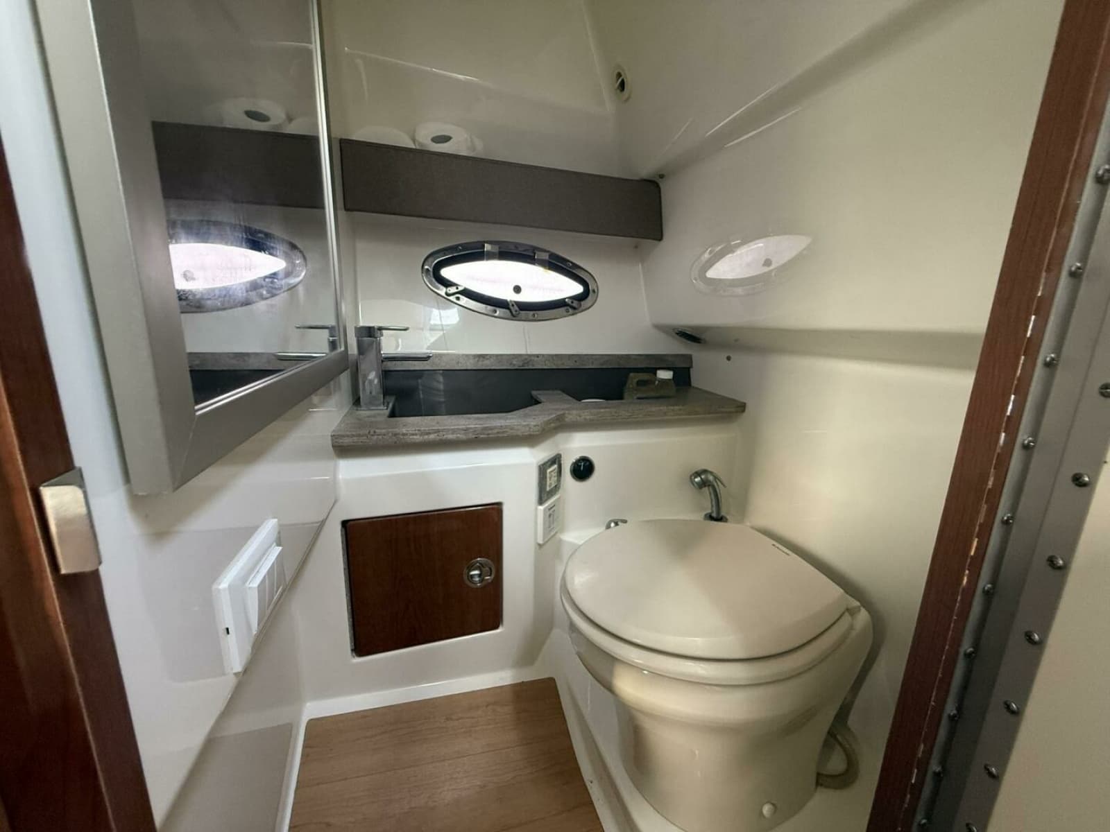 Formula 33 -  Cabin Head