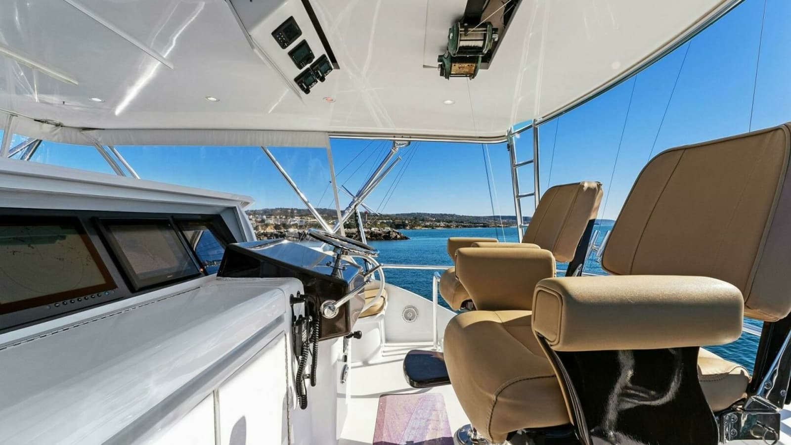 2007 Hatteras 64 Convertible CHUPACABRA - Flybridge Helm Station with Seating