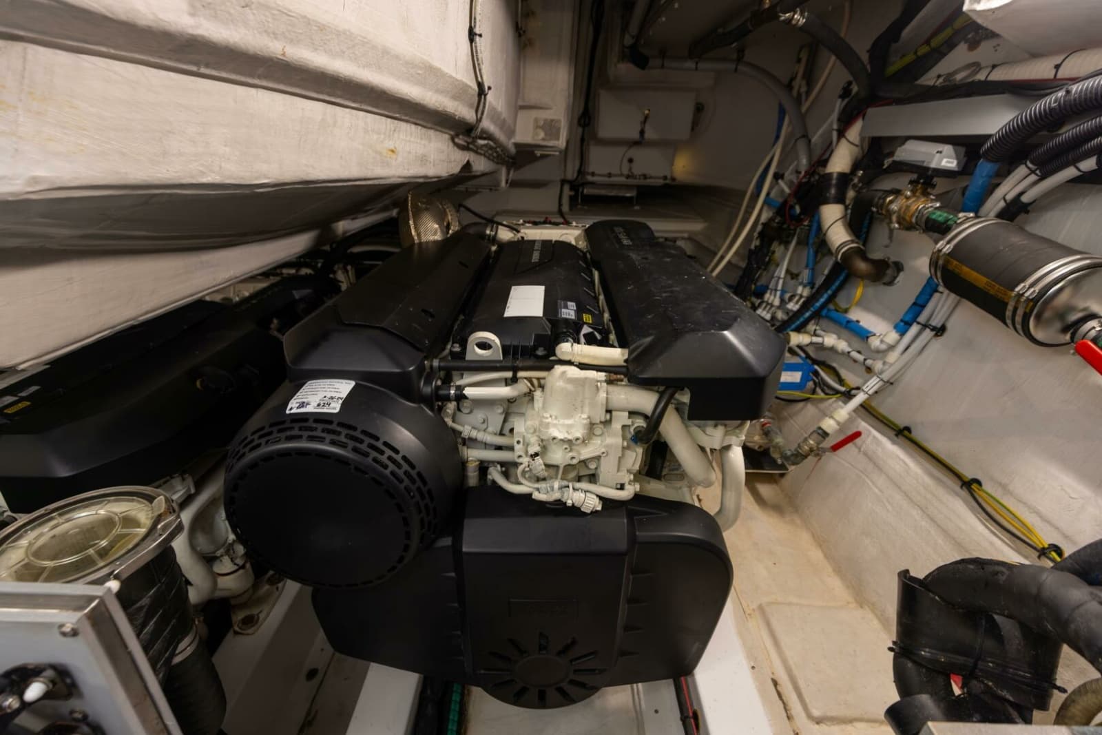 Azimut 60 - Azure - Engine Room