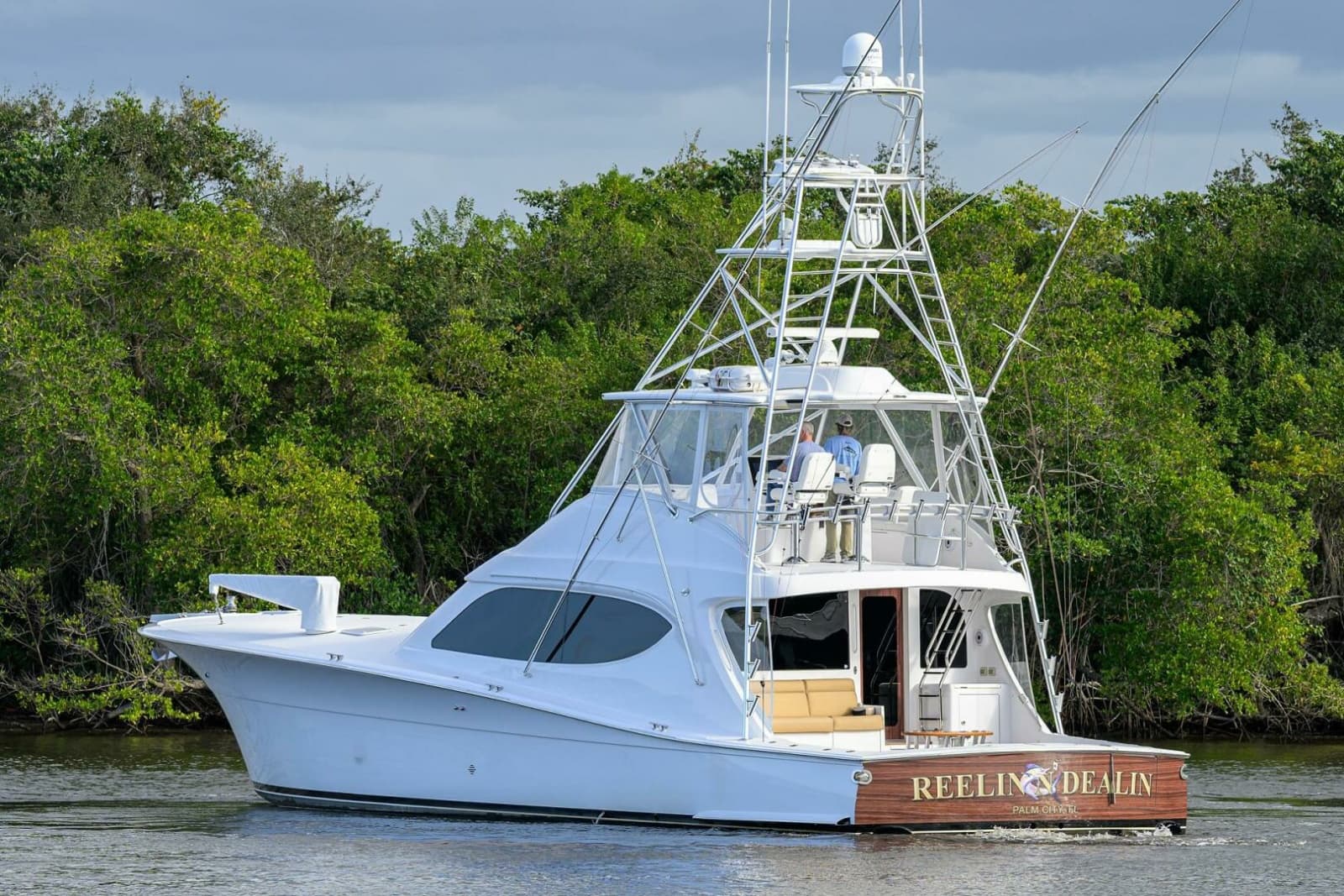 Hatteras 63 Reelin N Dealin - Exterior Profile