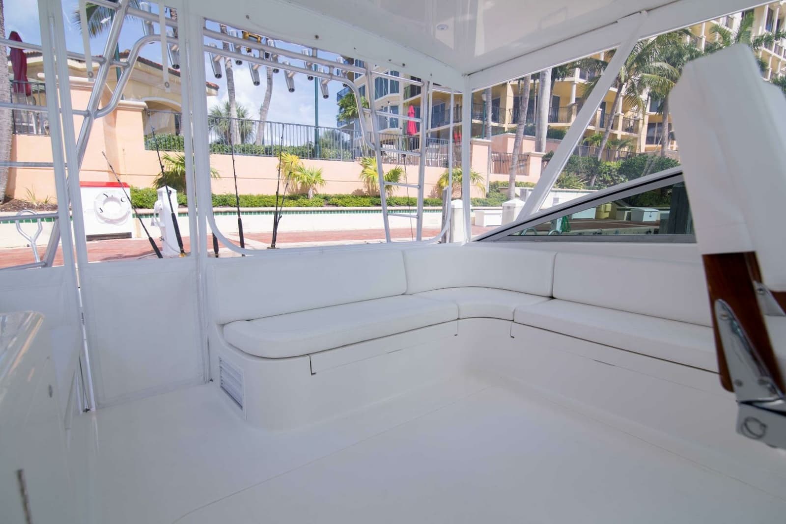 Viking 50 - Tiger Six - Helm Deck Seating