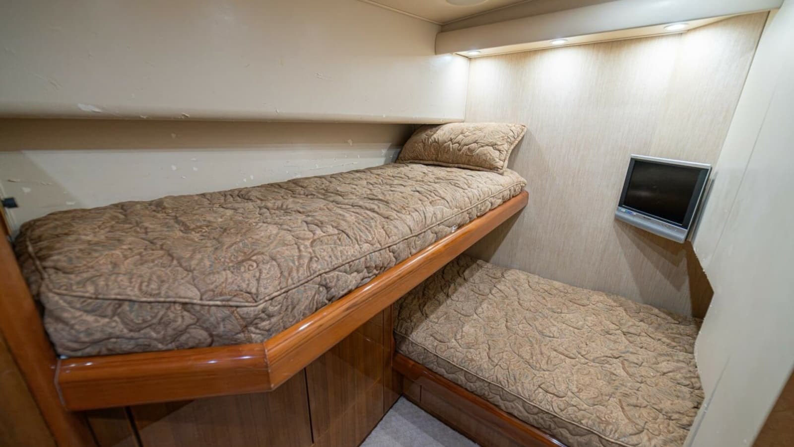 2006 Viking 56 "Scandaloso"