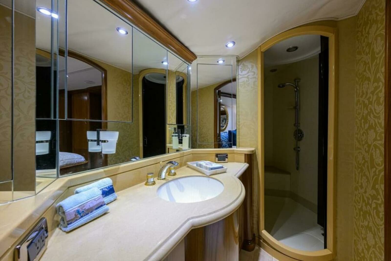 2004 Sea Force IX 82 Enclosed Bridge
