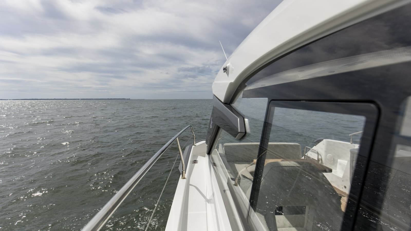 2022 Beneteau 41 Grand Turismo War Downs Eagle Topside (5)