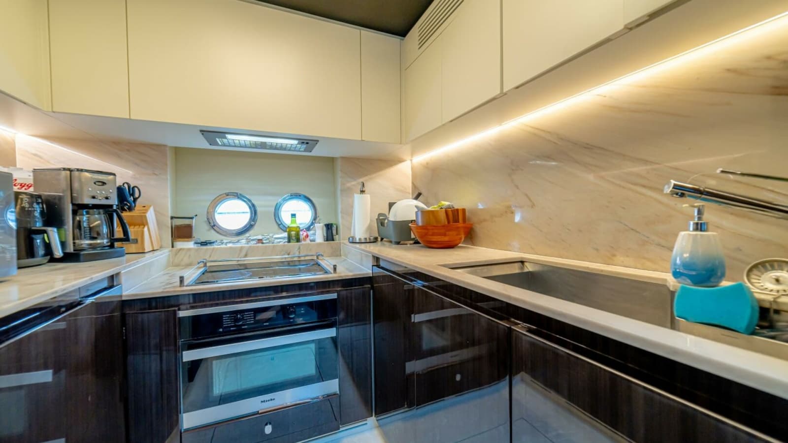 2017 Azimut 77 "Carpe Diem" - Galley