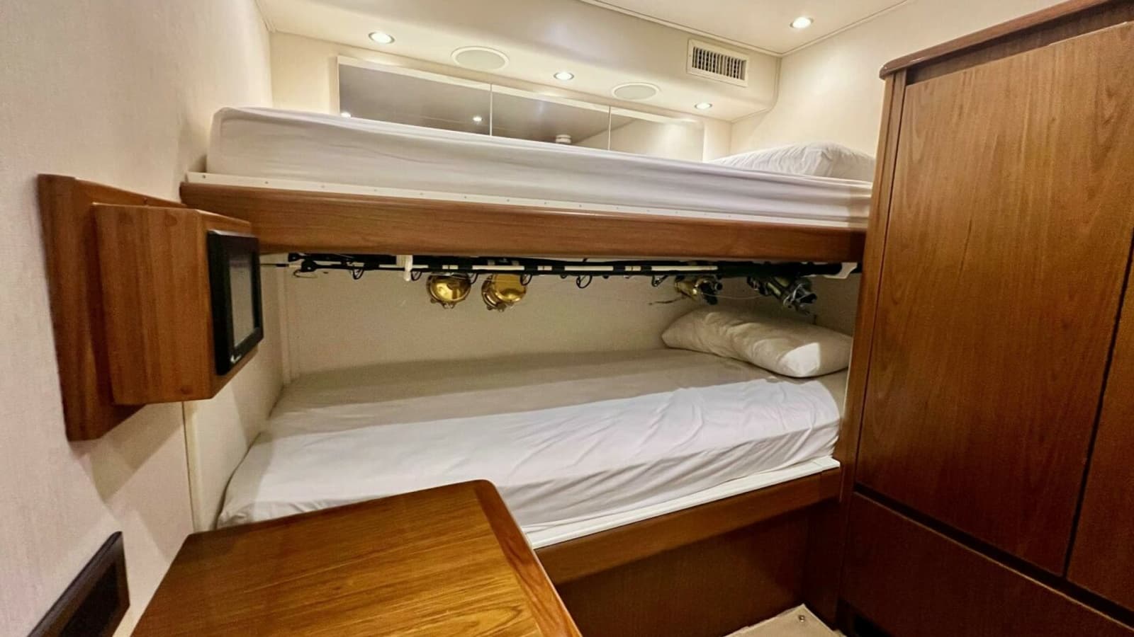 Cozy Twin Bunk Cabin