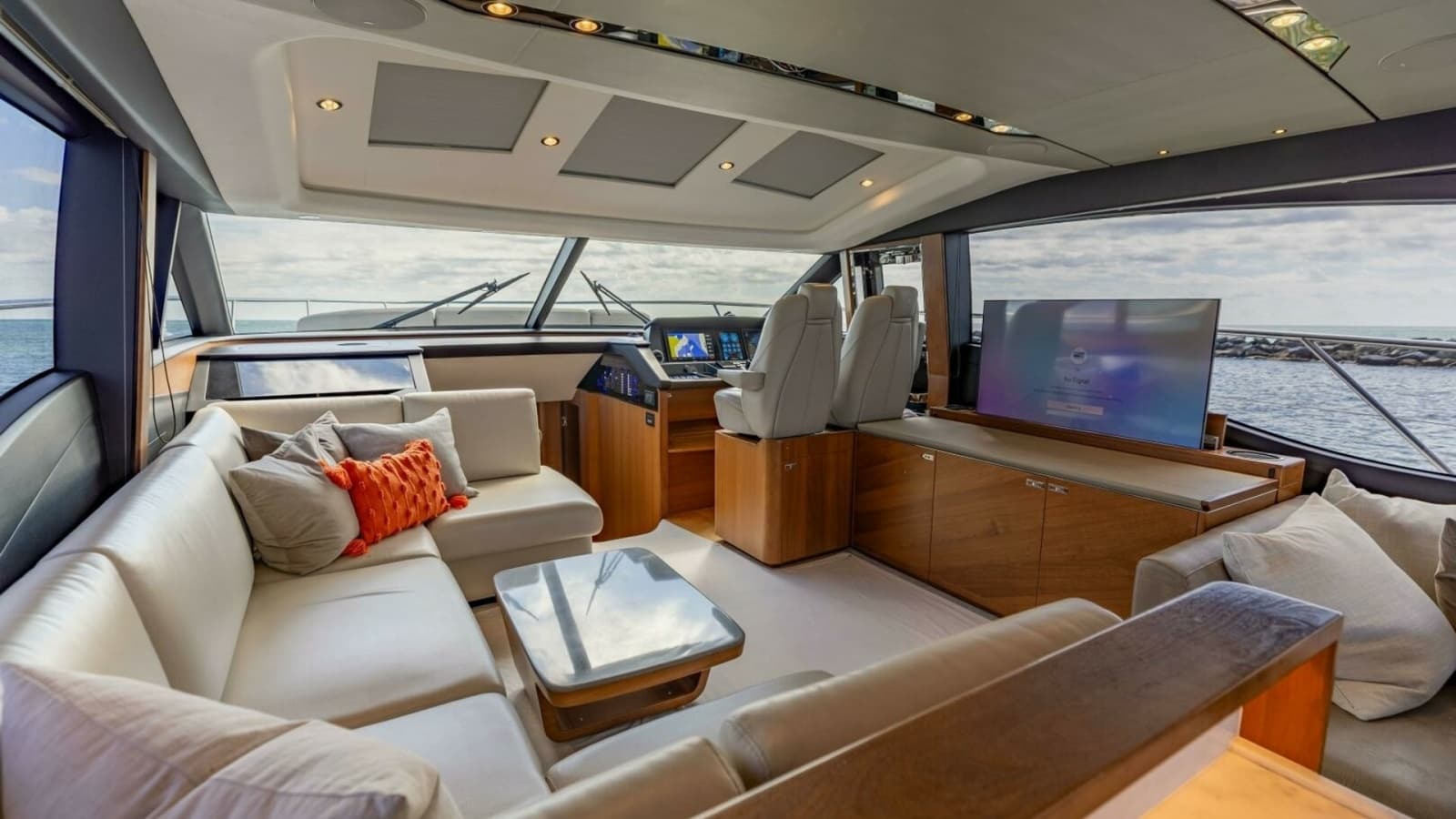 2019 Princess S65-CREWSZING- Salon