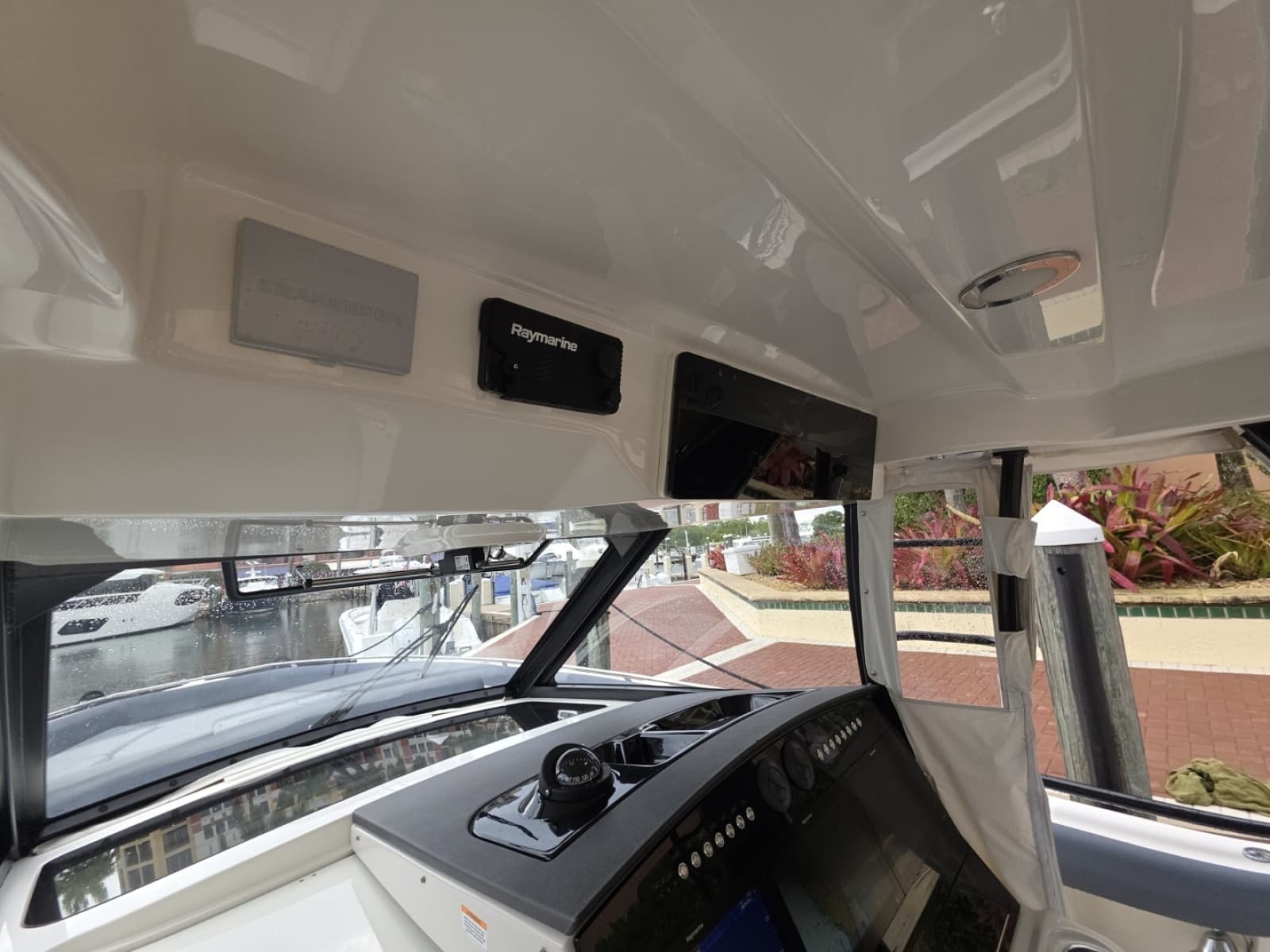 2021 Boston Whaler 420 Outrage BFT-Profile