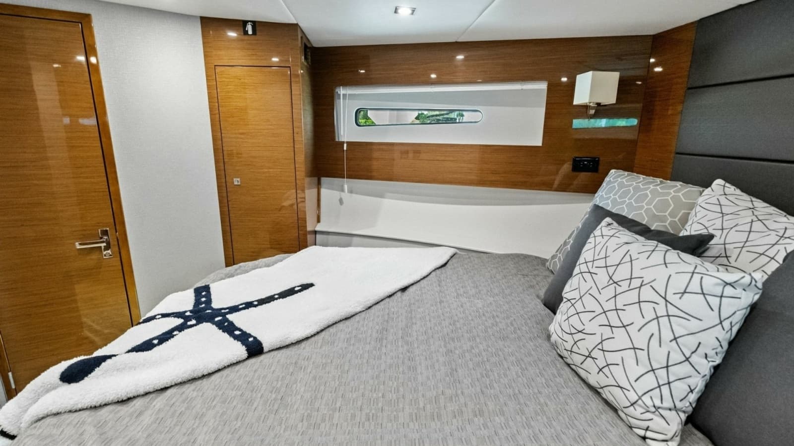 2019 Cruisers Yachts 42 Cantius 'Truly Ineffable'