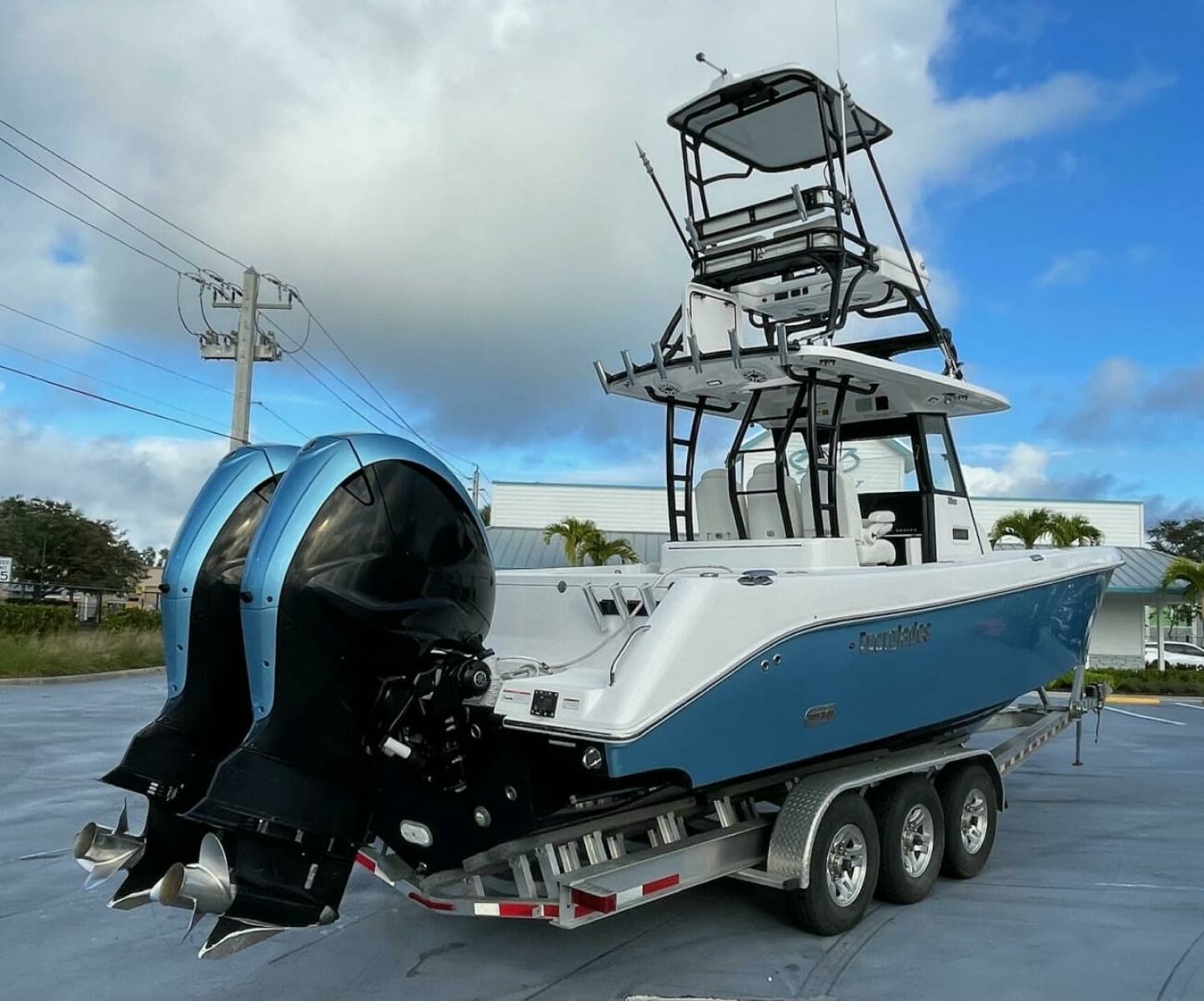 Everglades 335 Center Console -