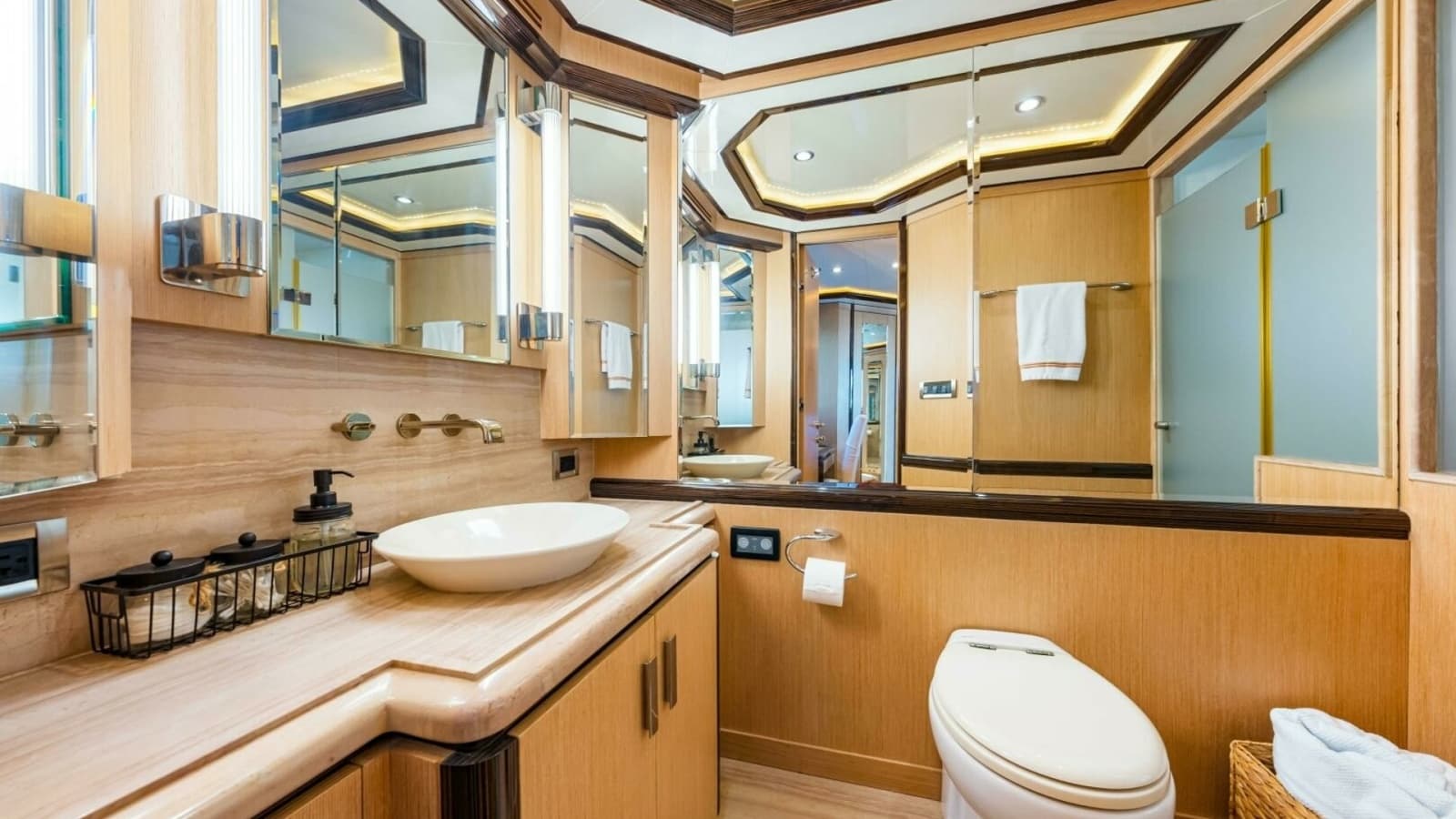 2010 83 Ocean Alexander Motor Yacht 'Relentless'