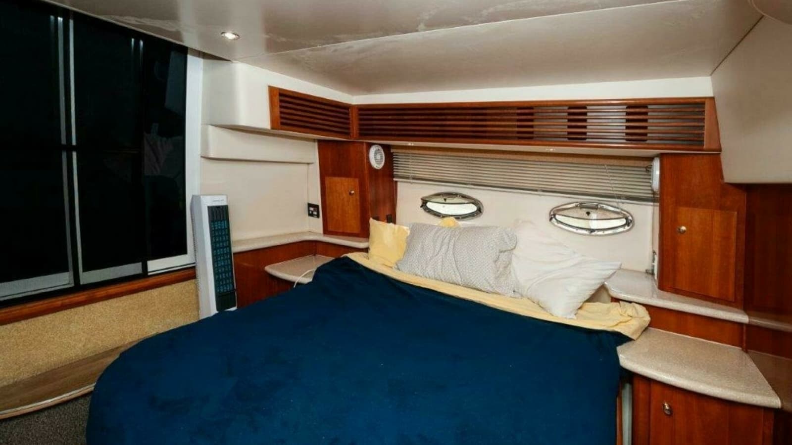 2002 Carver 444 CPMY- Graham's Enterprise