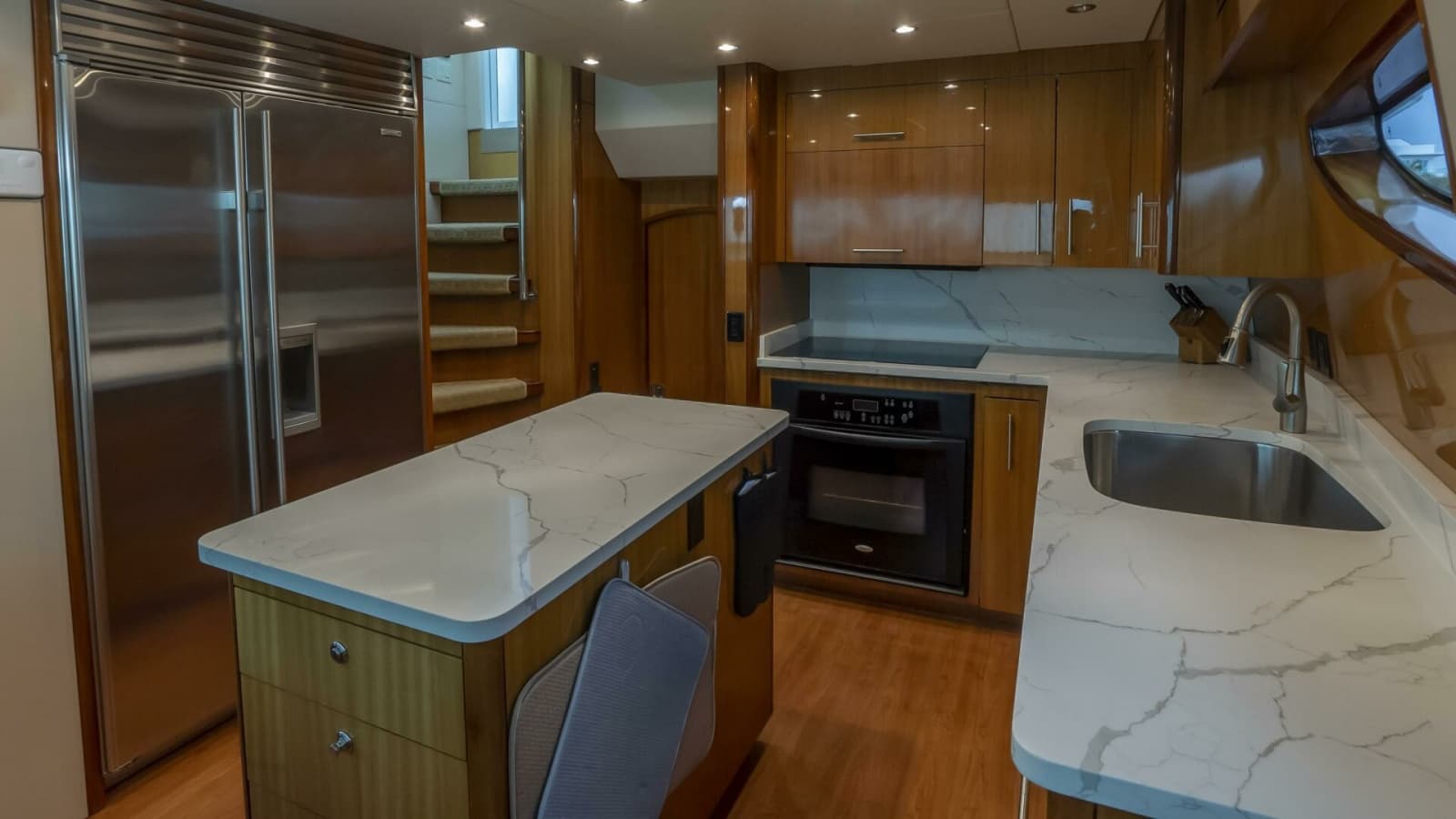 Hatteras 80 Gallopin- Galley
