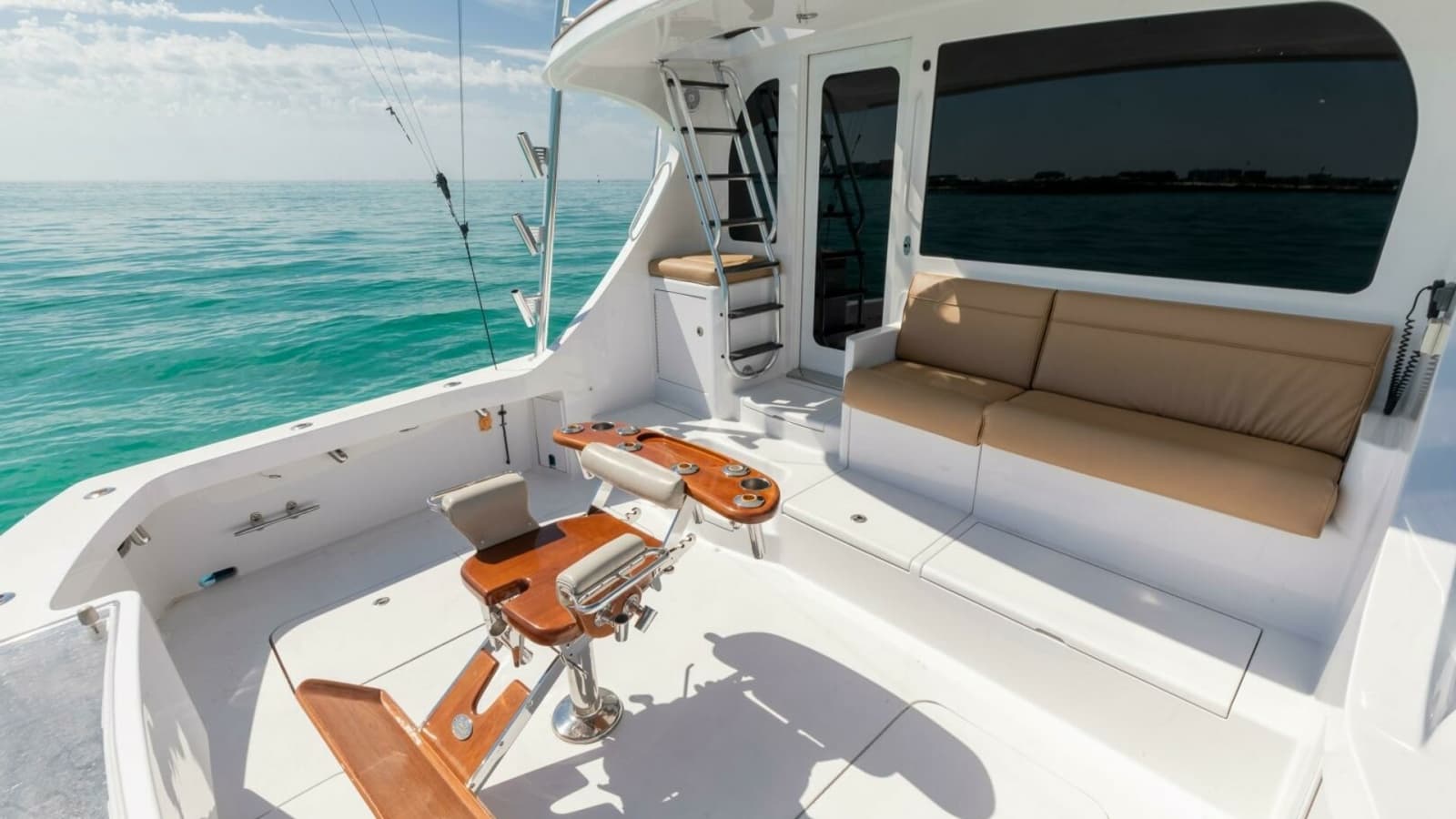 2016 Hatteras GT60 KNOT ON CALL Cockpit 1