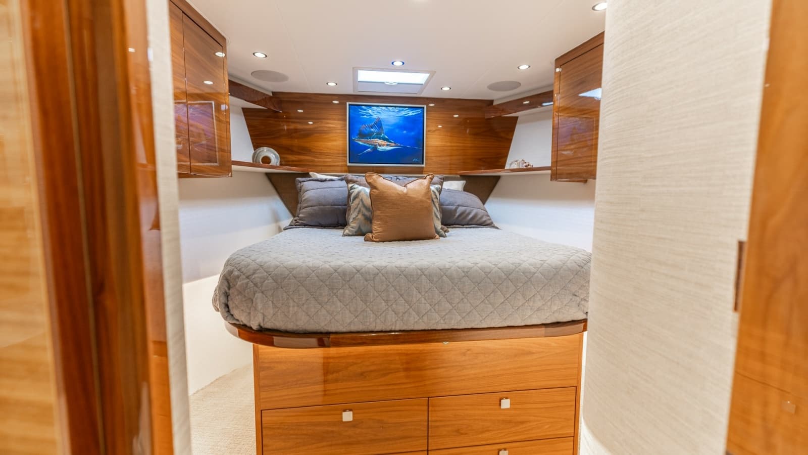 Luxurious Forward Stateroom