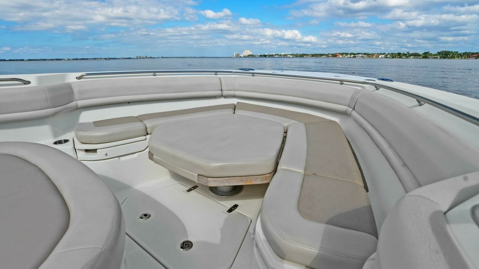 2019 Boston Whaler 380 Outrage 'Lima Kilo' - Bow