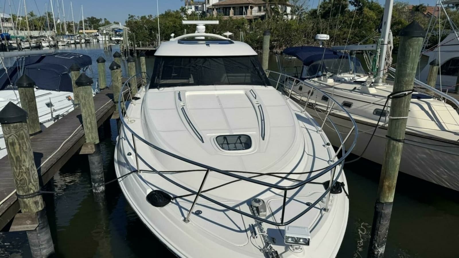 2016 Sea Ray 470 Sundancer 'Lopez Cove II' - Bow
