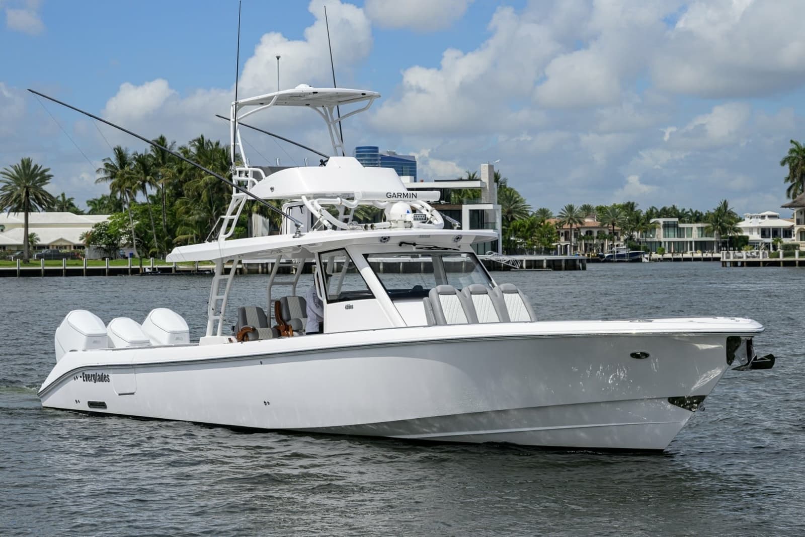 Everglades 45 GALLANT LADY - Starboard Bow profile