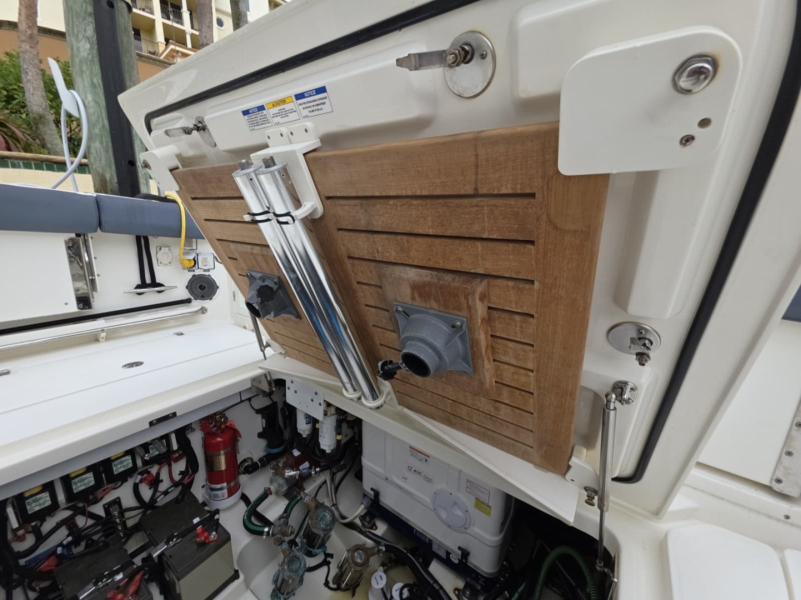 2021 Boston Whaler 420 Outrage BFT-Profile