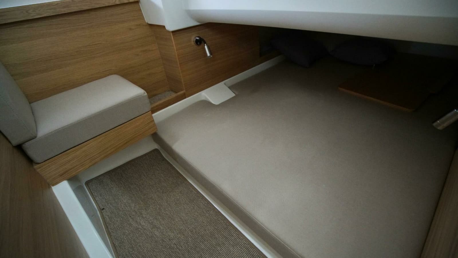 Nimbus Tender 11 - Cabin