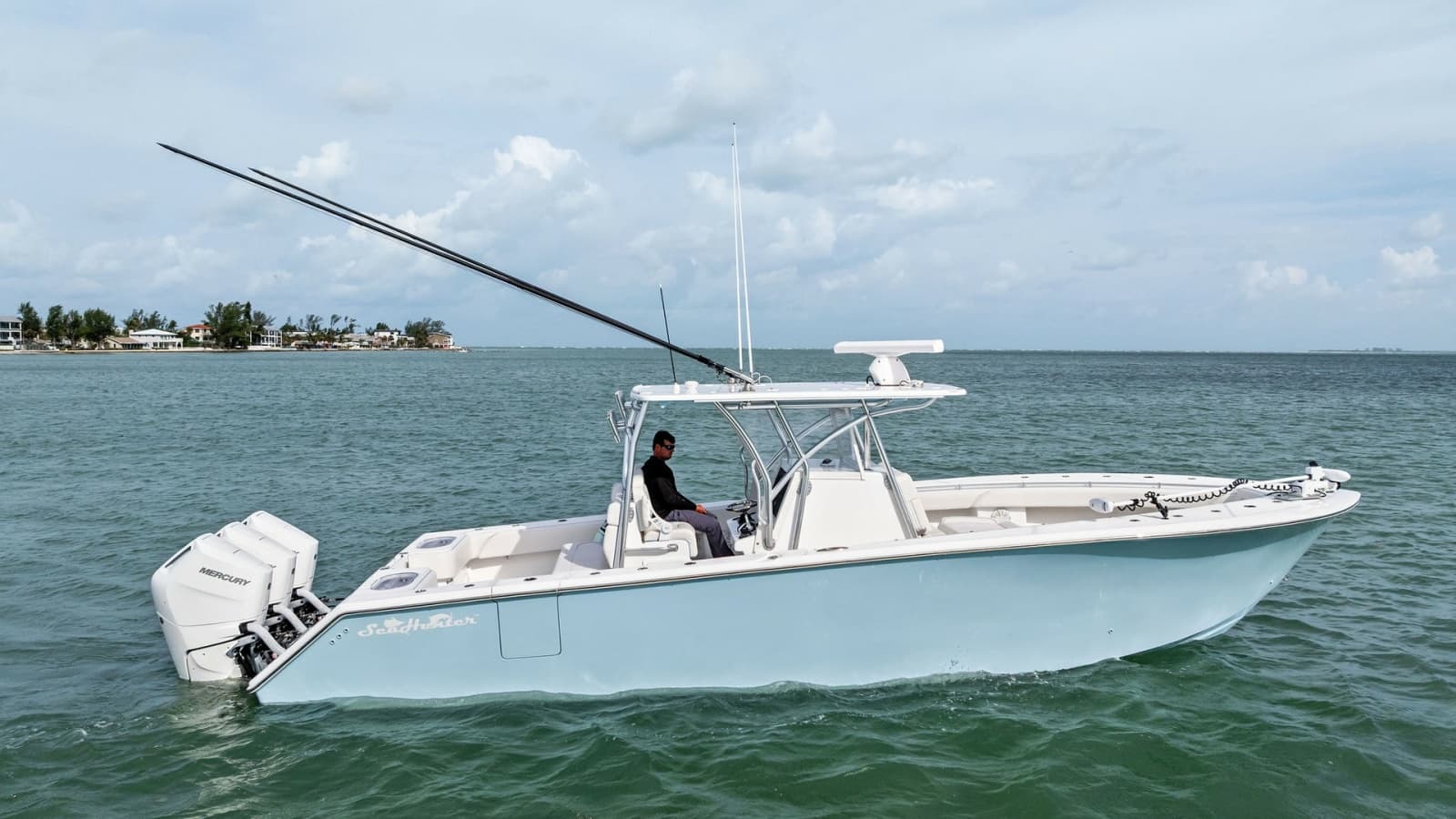 Side Profile of Sea Hunter 35 Tournament