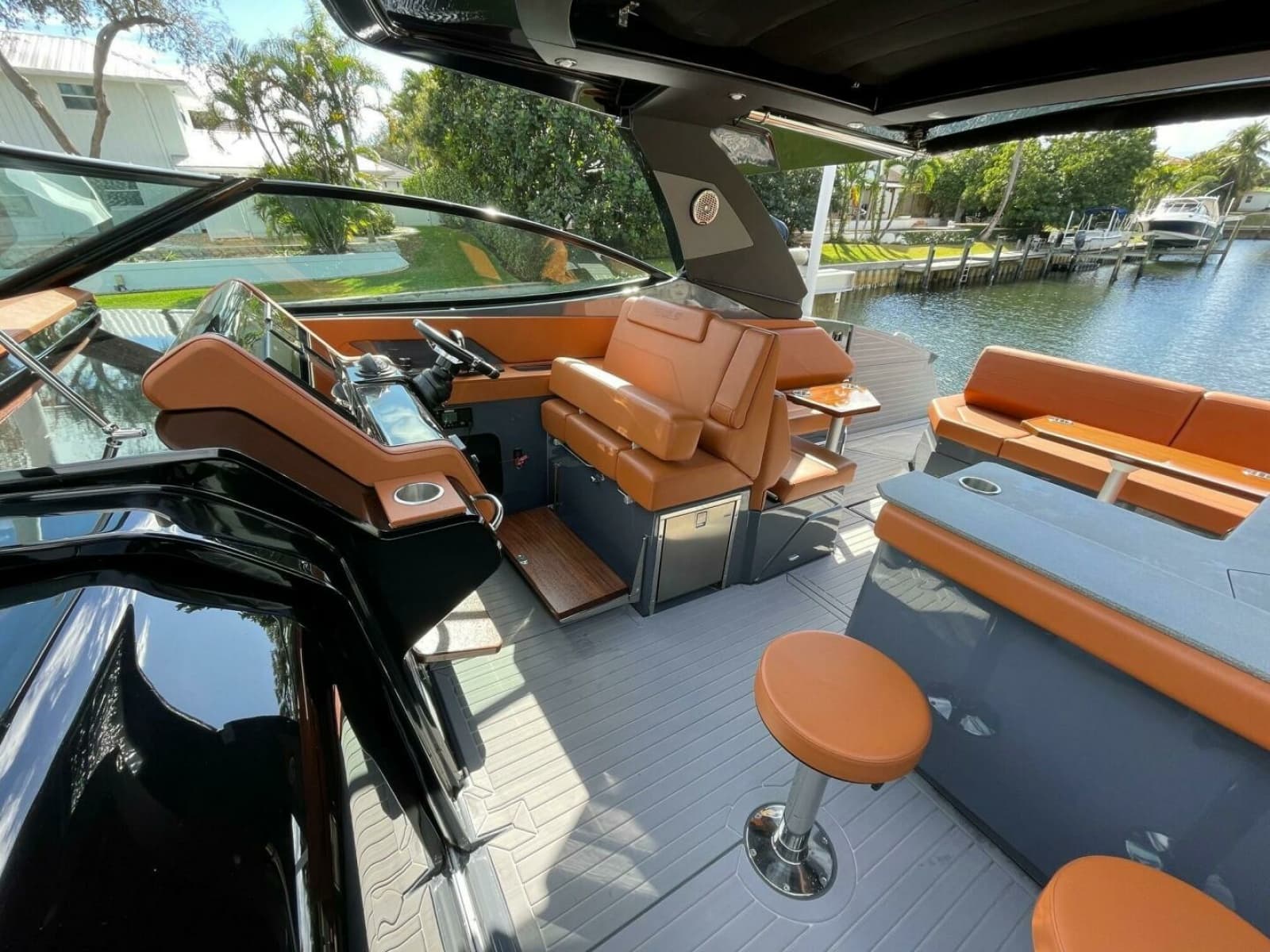 Cruisers Yachts 38 GLS -