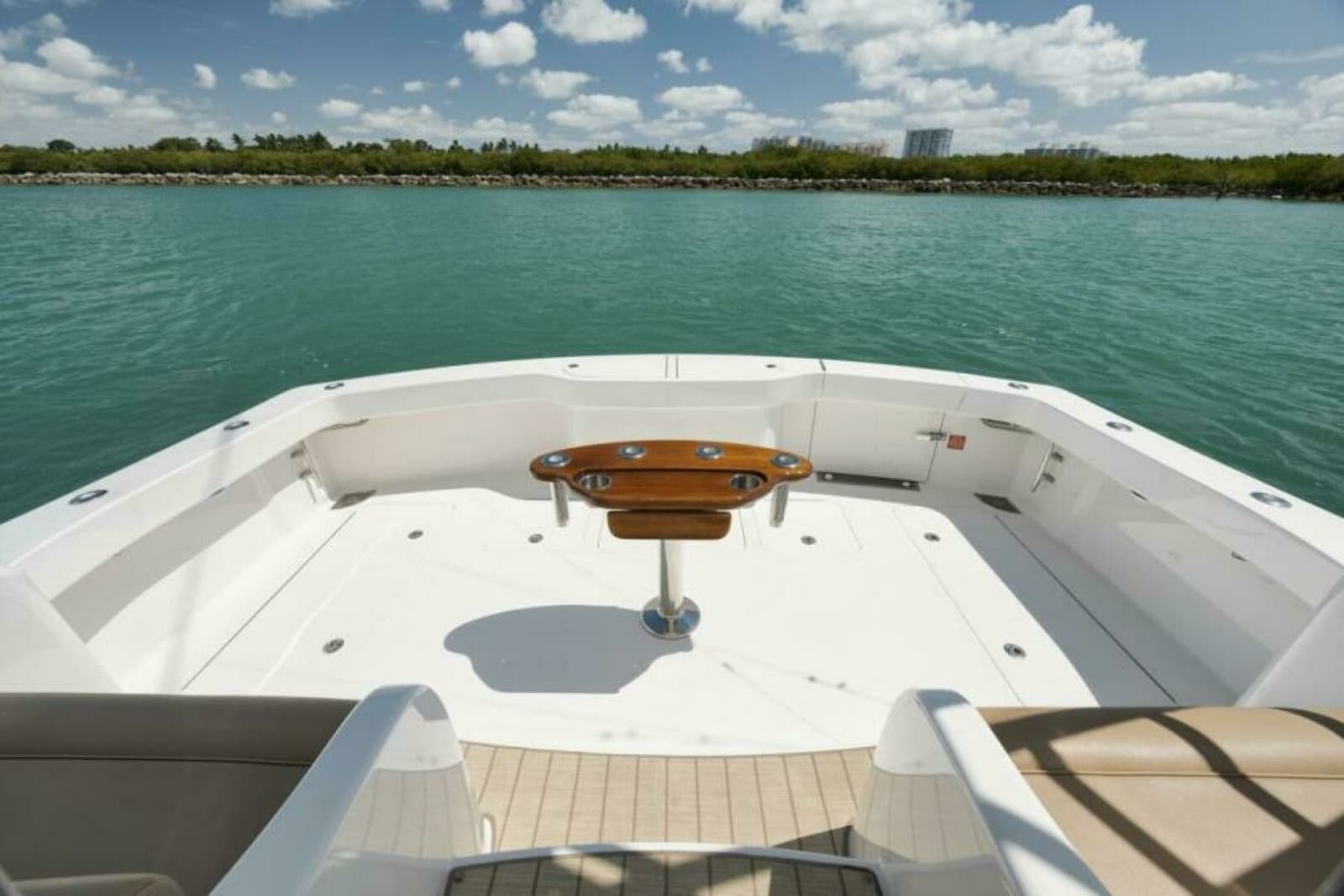 Viking 42 GAMECHANGER - Cockpit