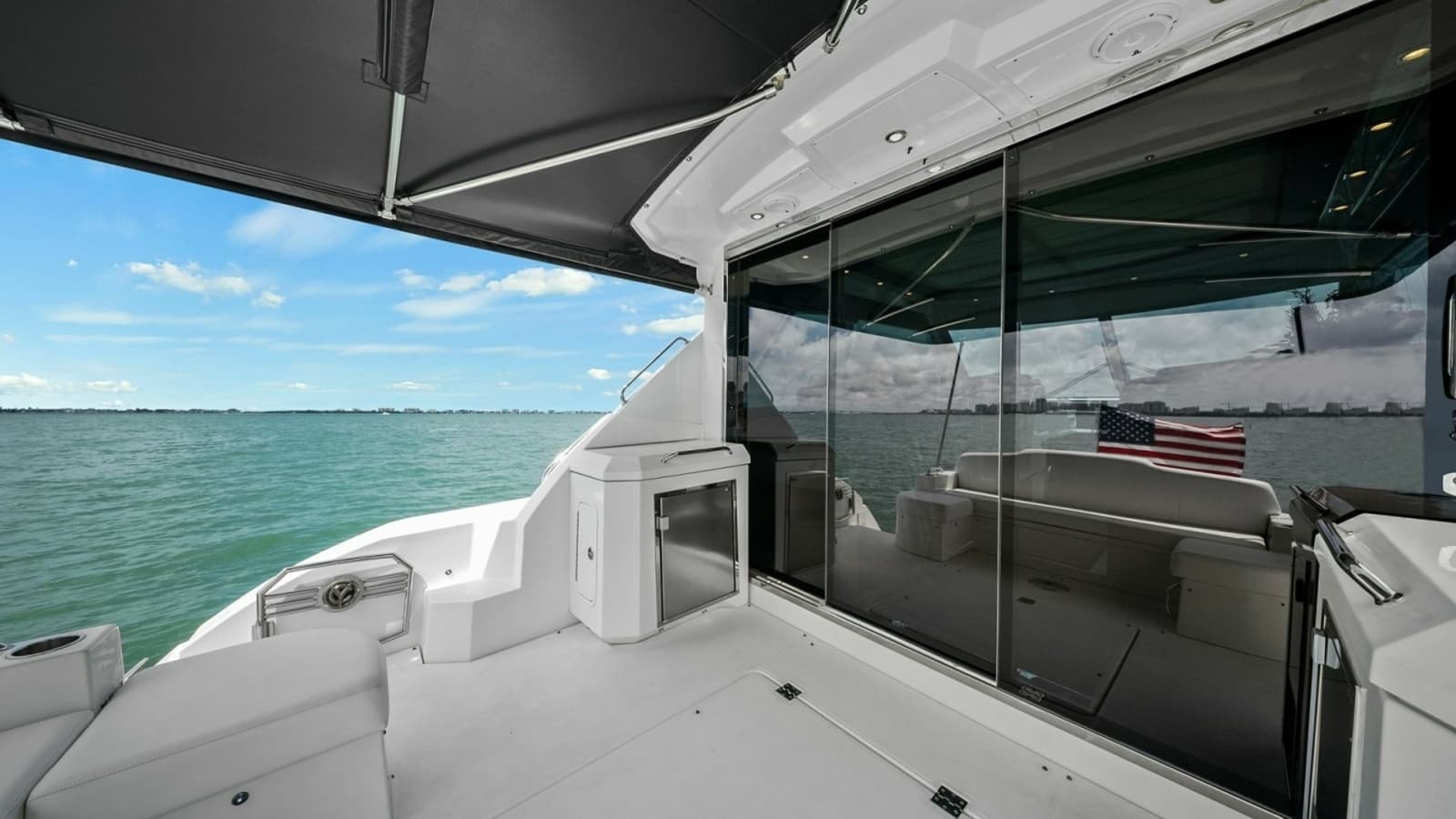 2014 Cruisers Yachts 48 Cantius
