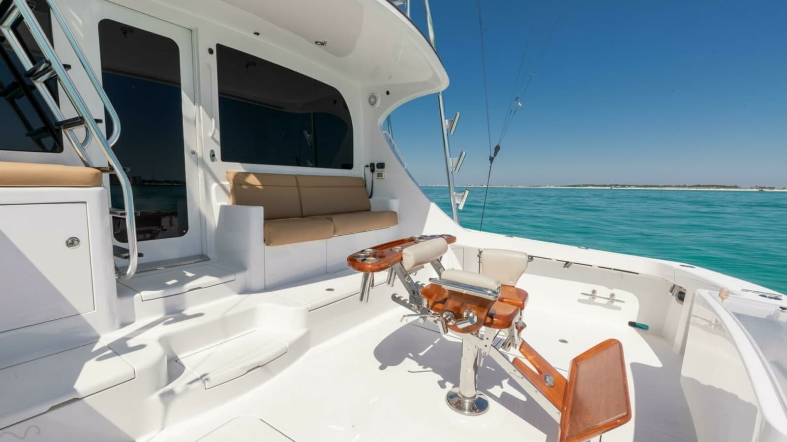 2016 Hatteras GT60 KNOT ON CALL Cockpit 2