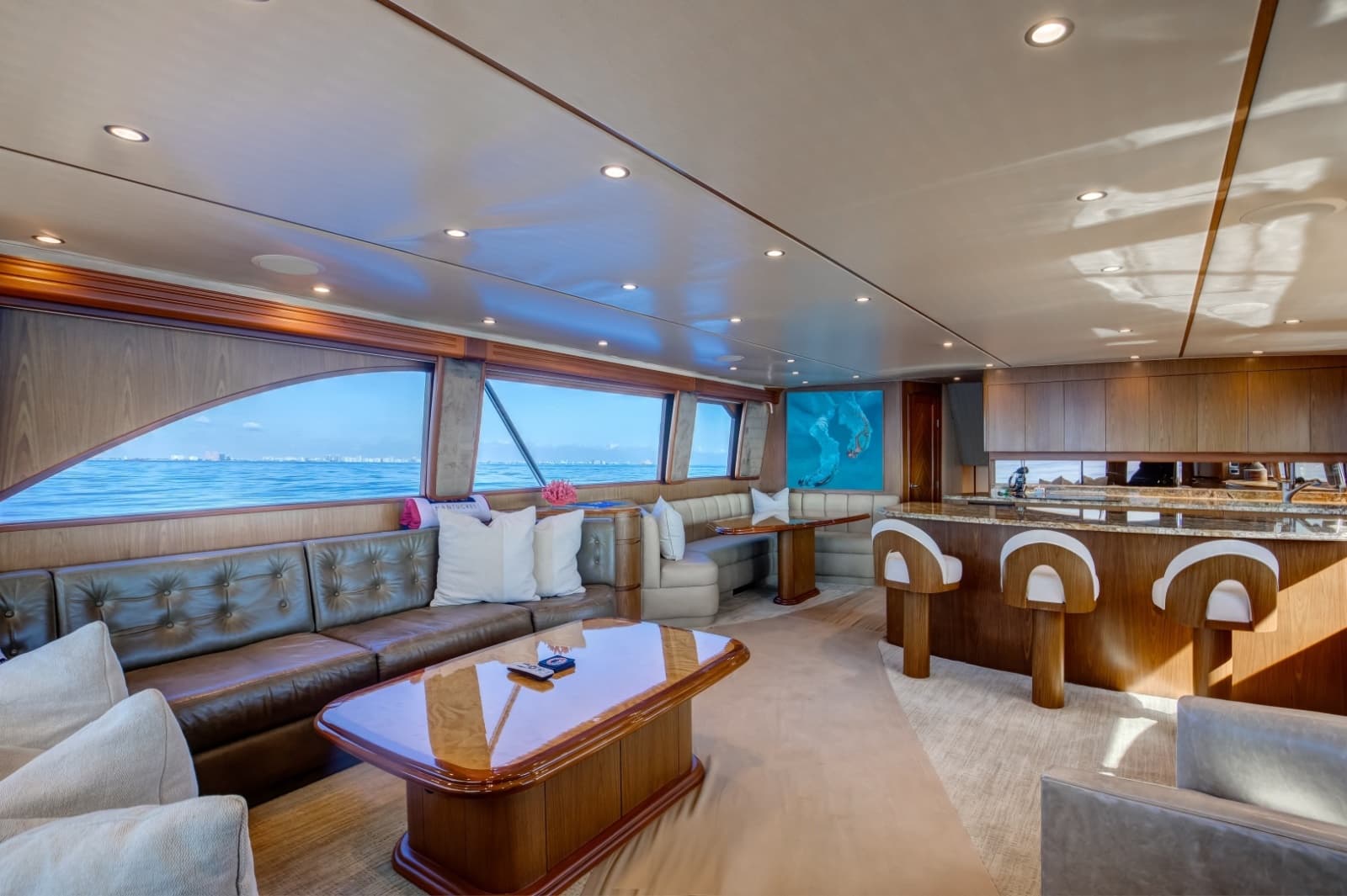 Viking 82 - Done Deal - Salon