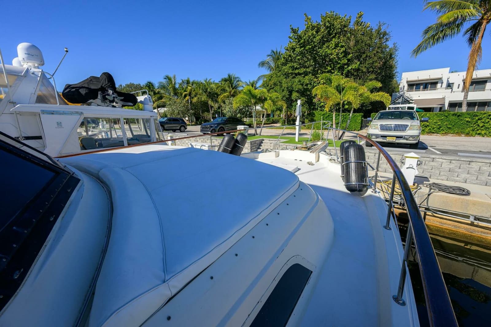 Hatteras 63 - Phantom - Bow