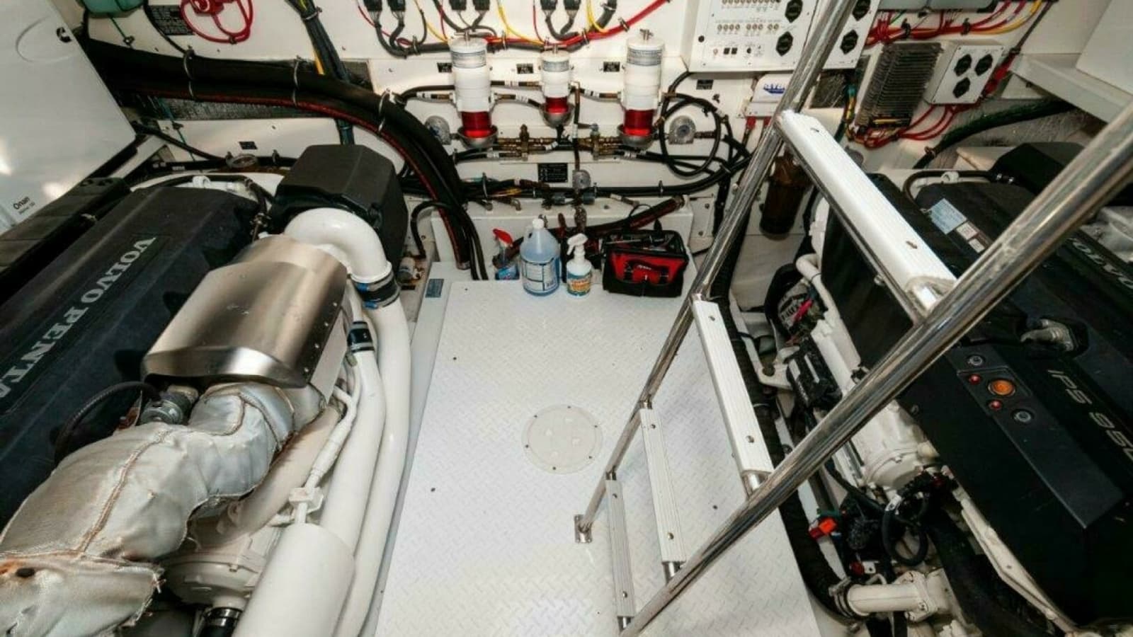 2020 Cruisers Yachts- HARPER BELL- Engine Room 3