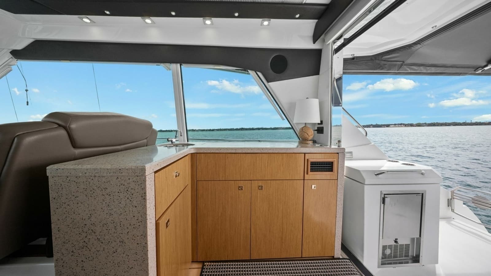 2014 Cruisers Yachts 48 Cantius