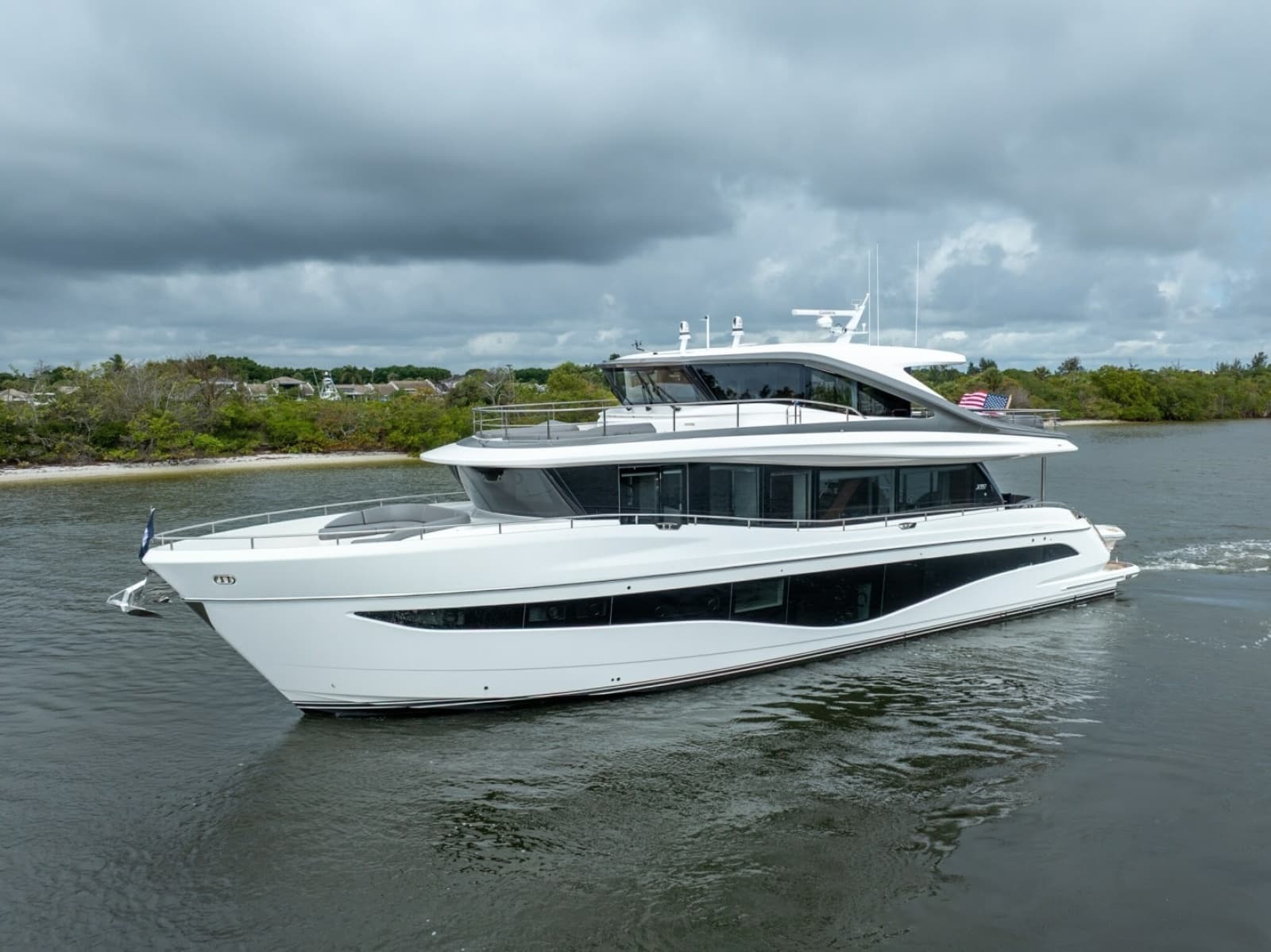 Princess 80 LANIKAI - Port Bow Profile