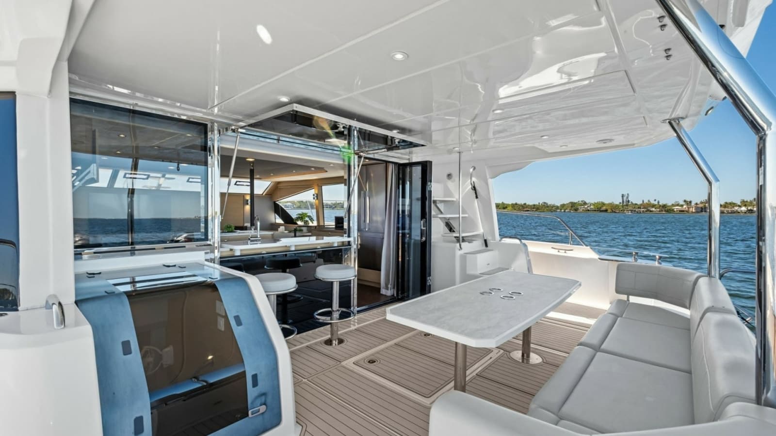 2022 Aquila 54 Yacht