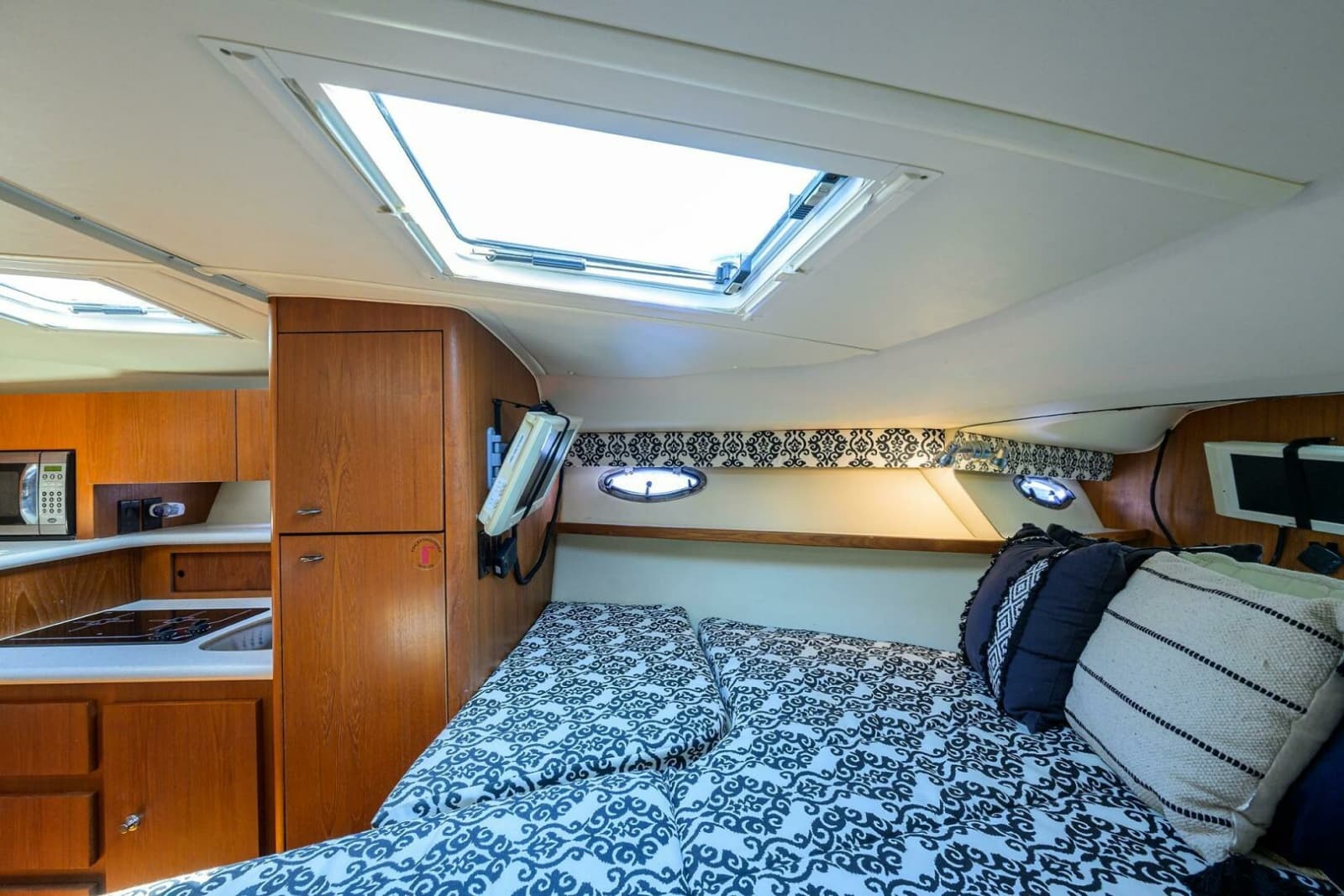 Tiara 3100 LE Black Jack - Cabin, Berth