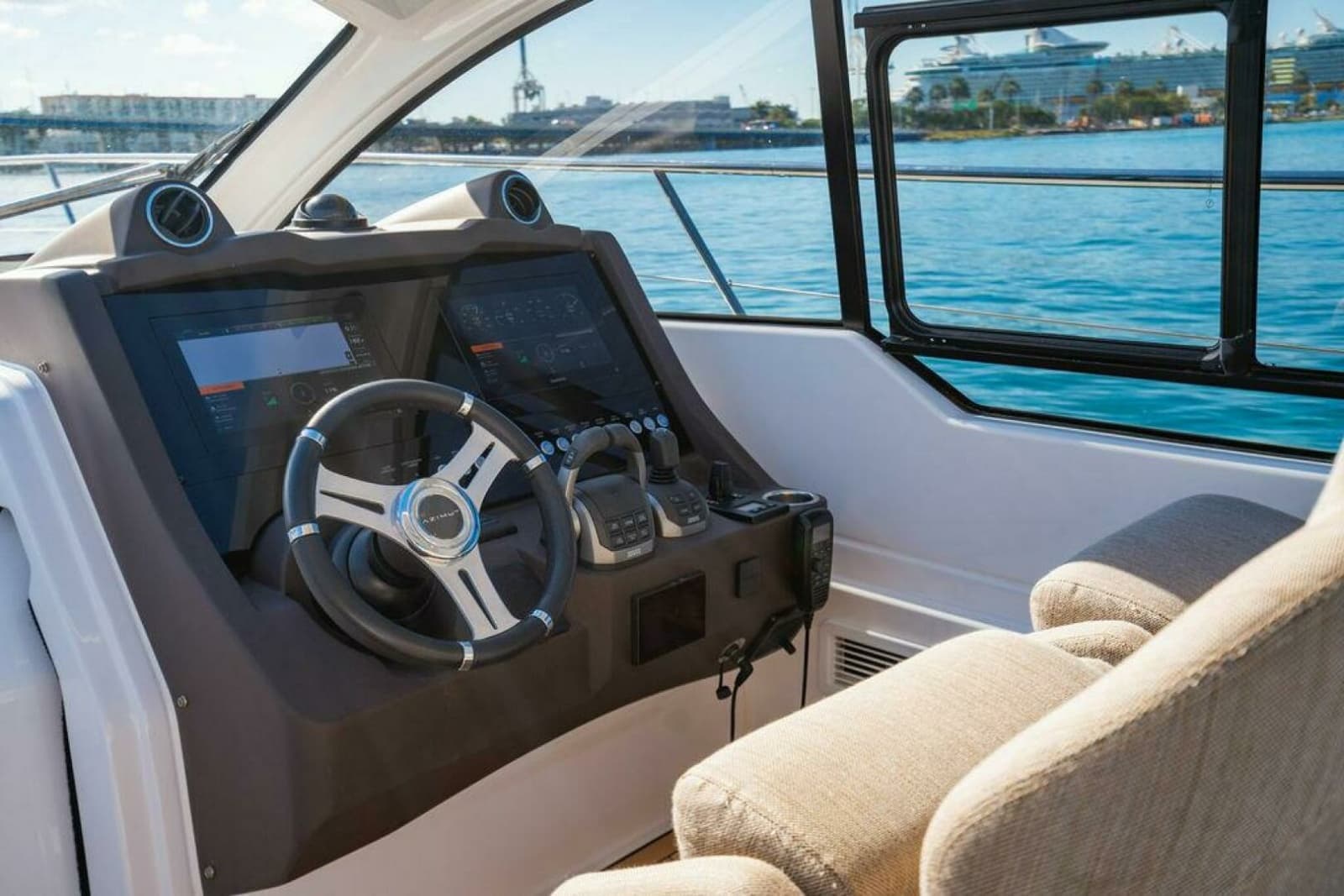 Azimut Atlantis 45 - Relax Josephine - Helm Seat, Electronics
