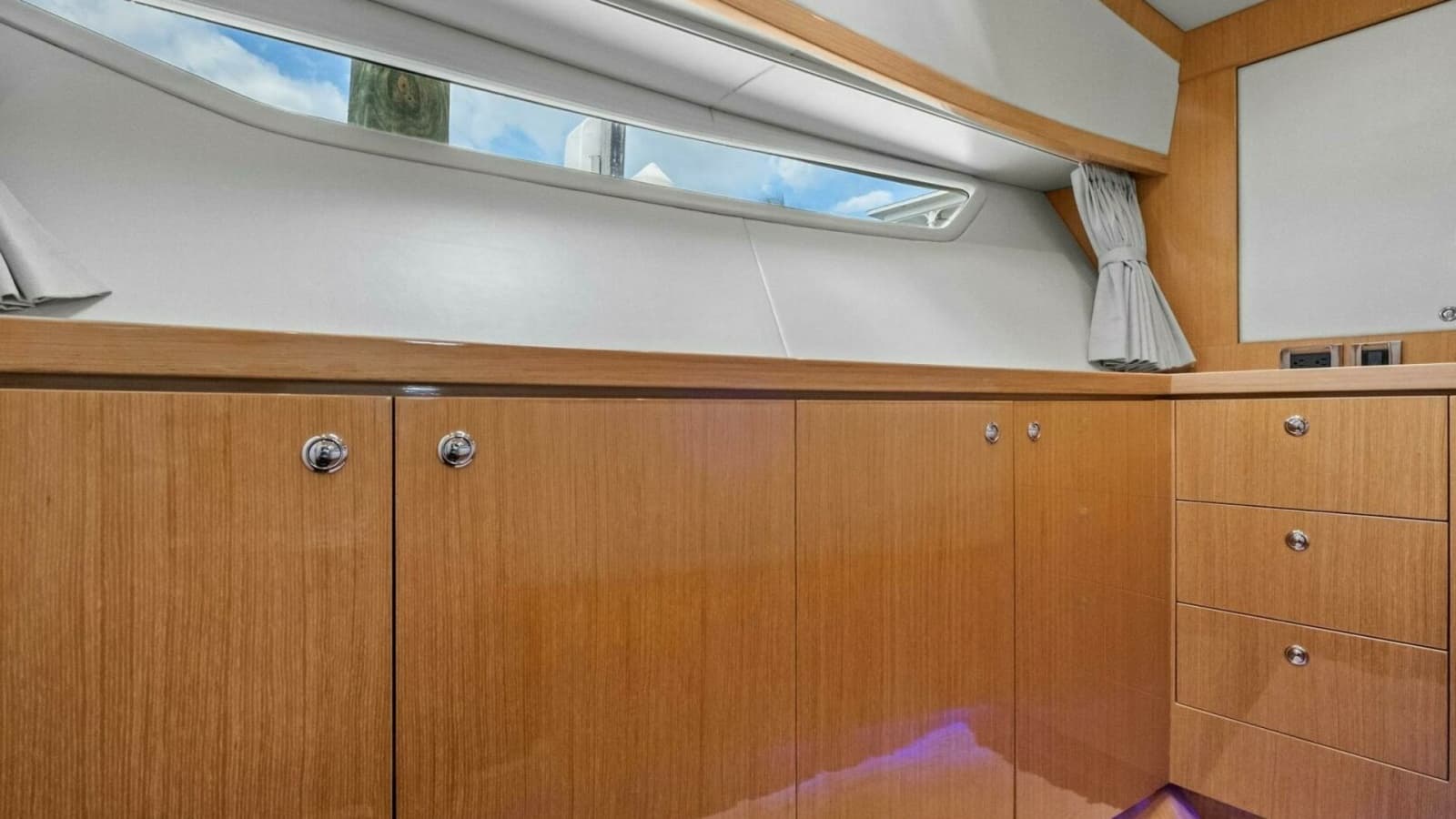 2018 Outboard Express Catamaran 47