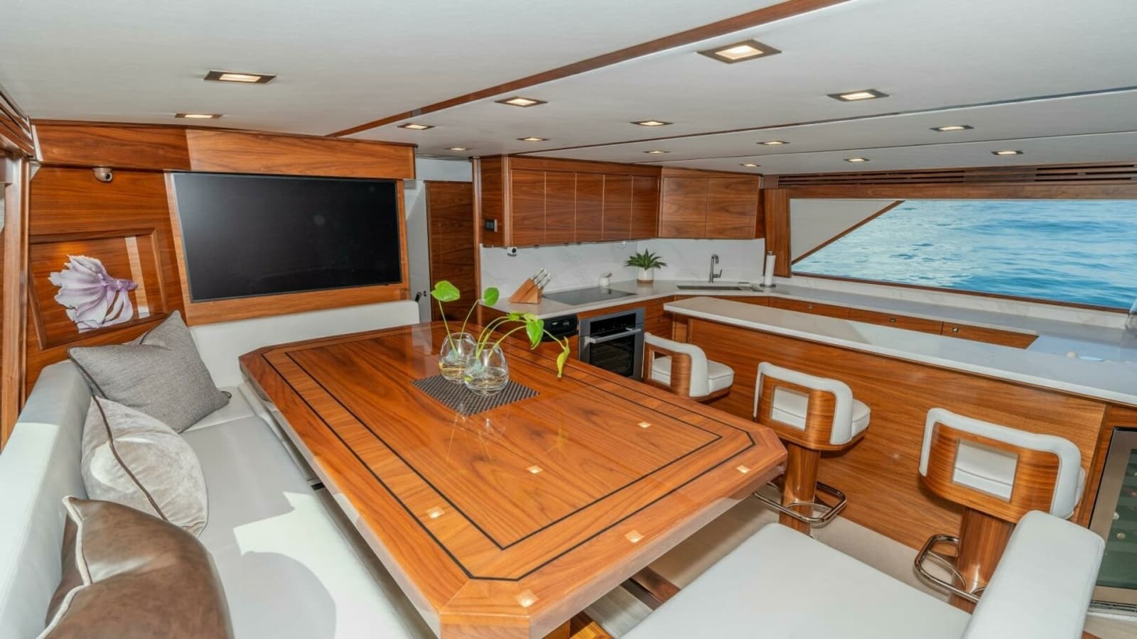 2025 Viking 90C "Zatara"